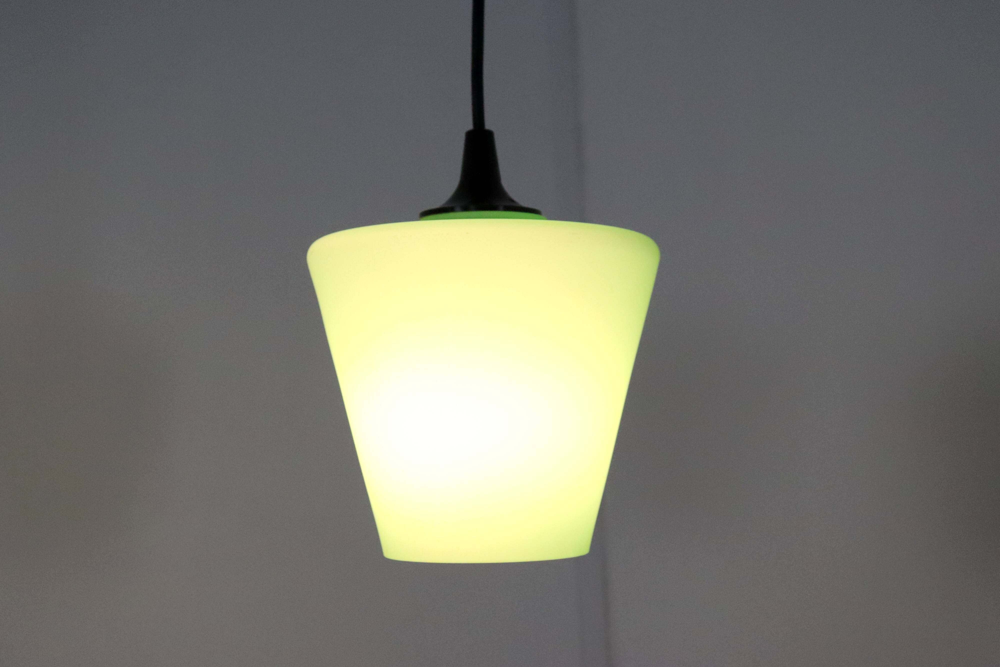 Lampe suspendue en verre vert