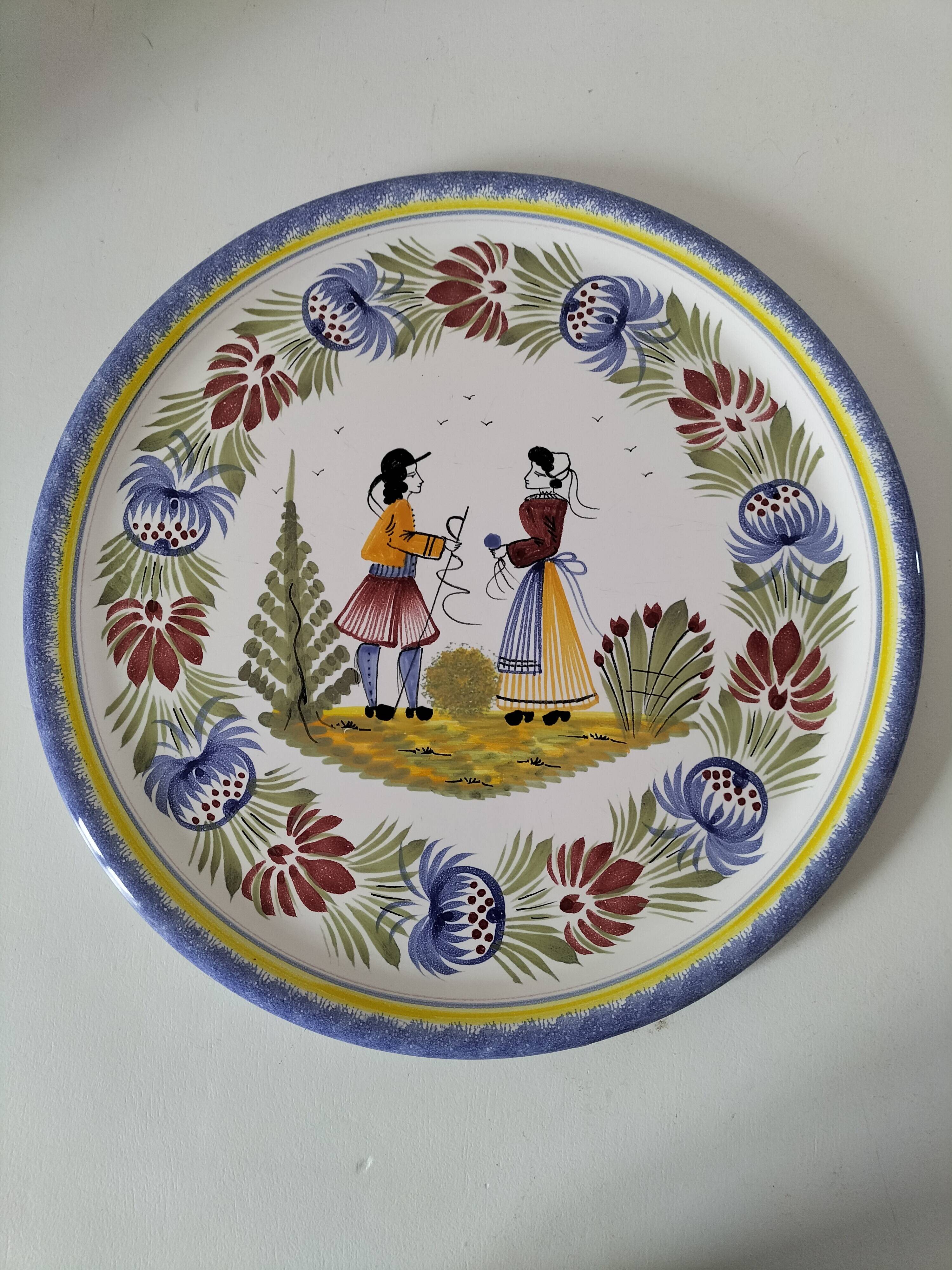 Large plate HB Henriot Quimper decor Tradition 32 cm