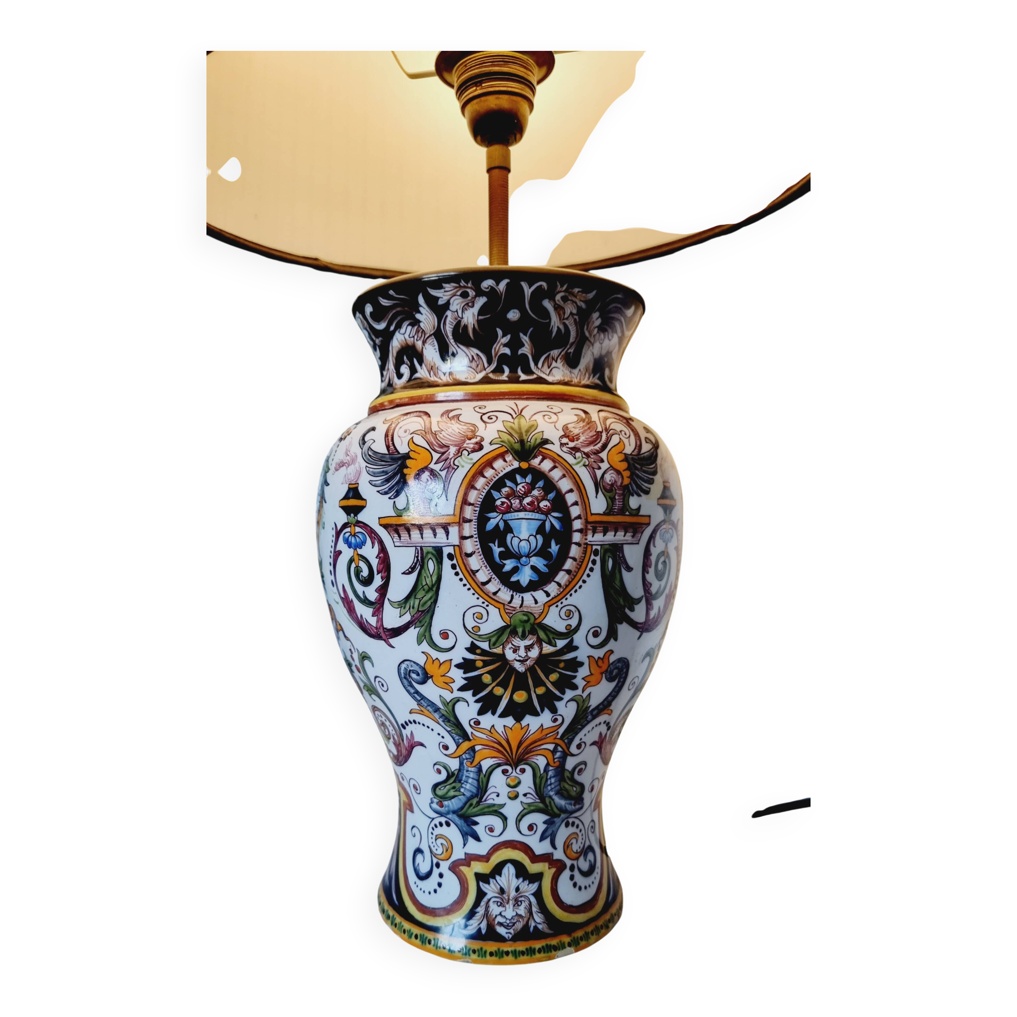 Table lamp in fine earthenware, 1950, in Renaissance style.