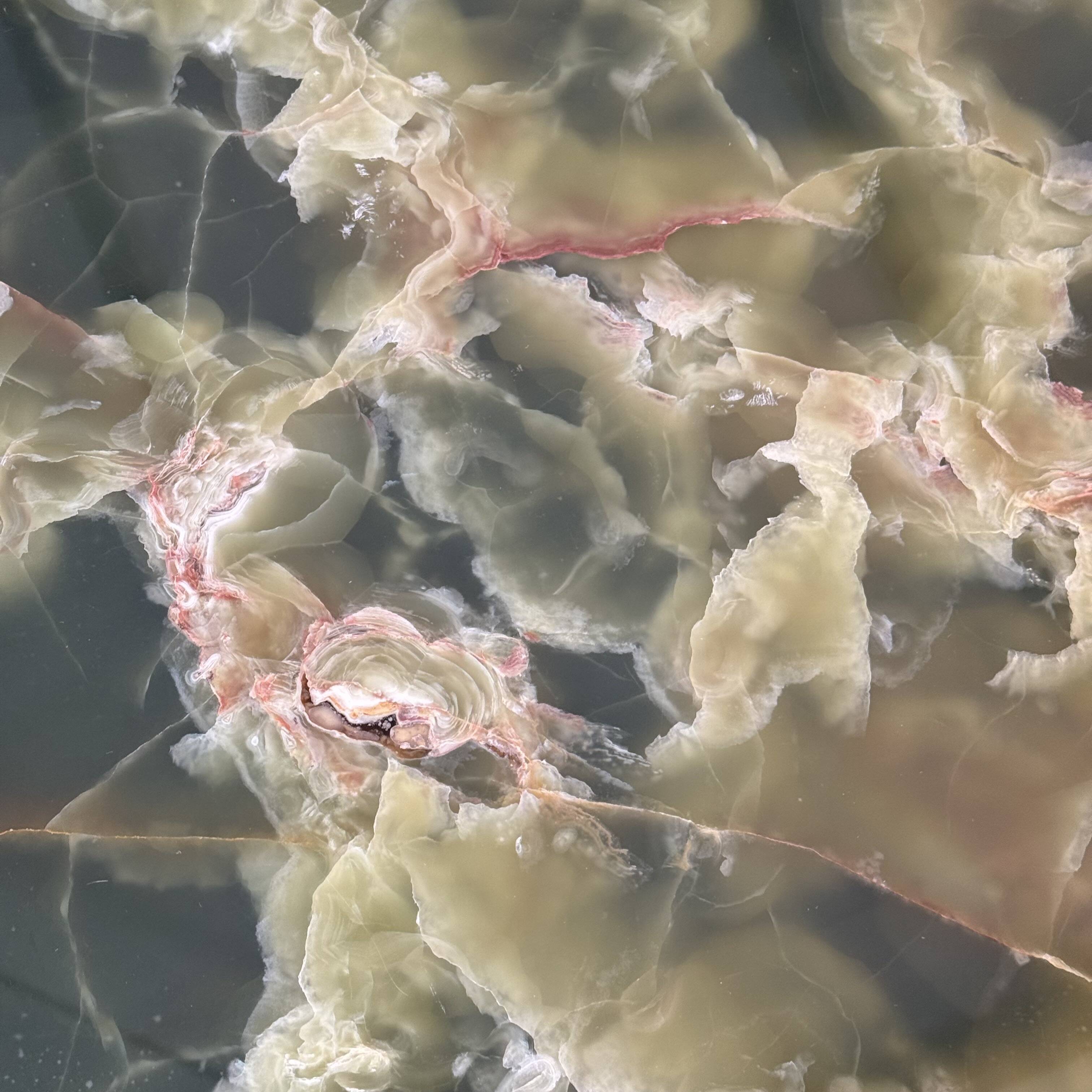 Round dining table in onyx and solid walnut by Osvaldo Borsani, 1950s.