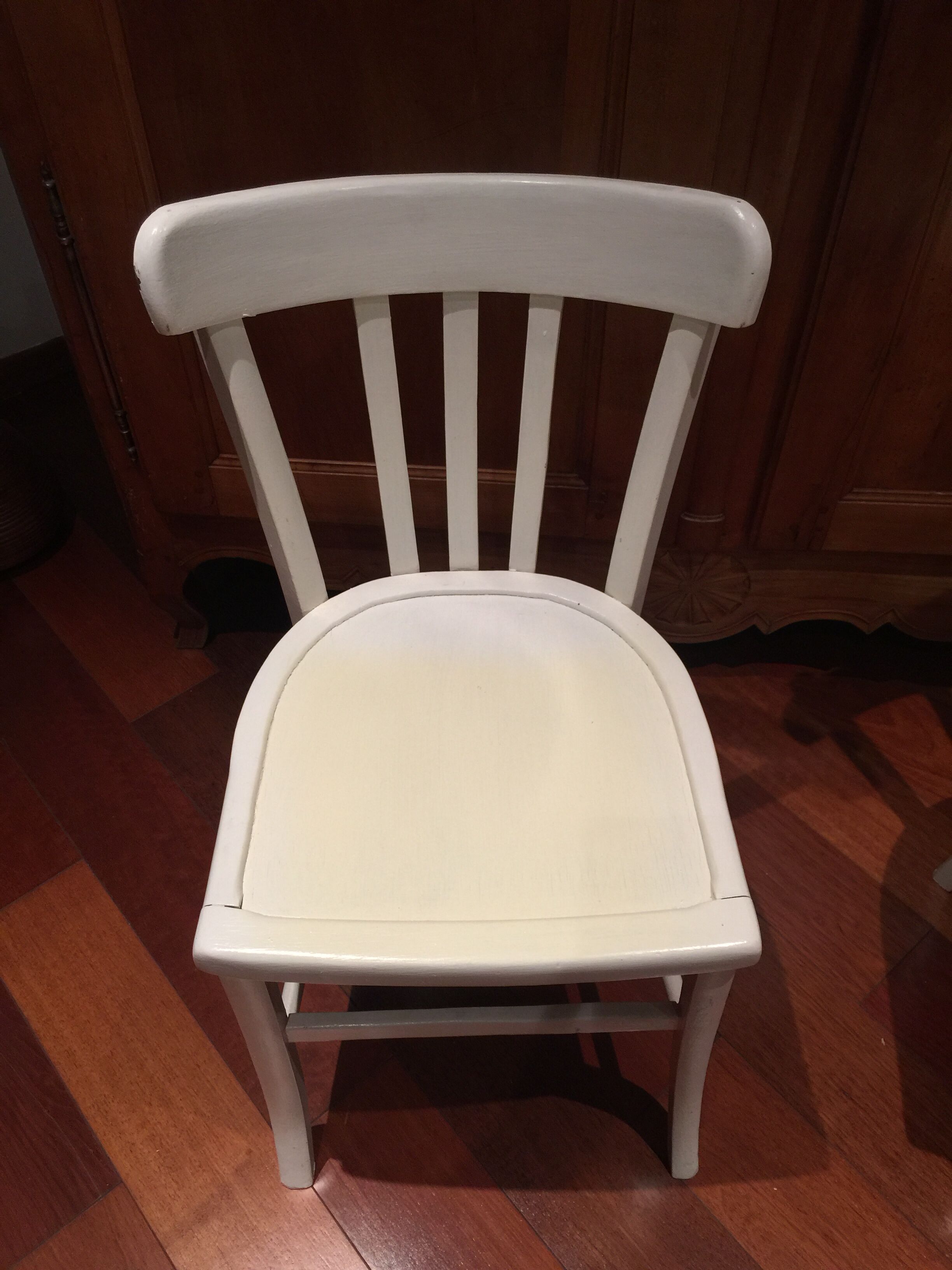 Paire de chaises bistrot peintes en blanc Luterna