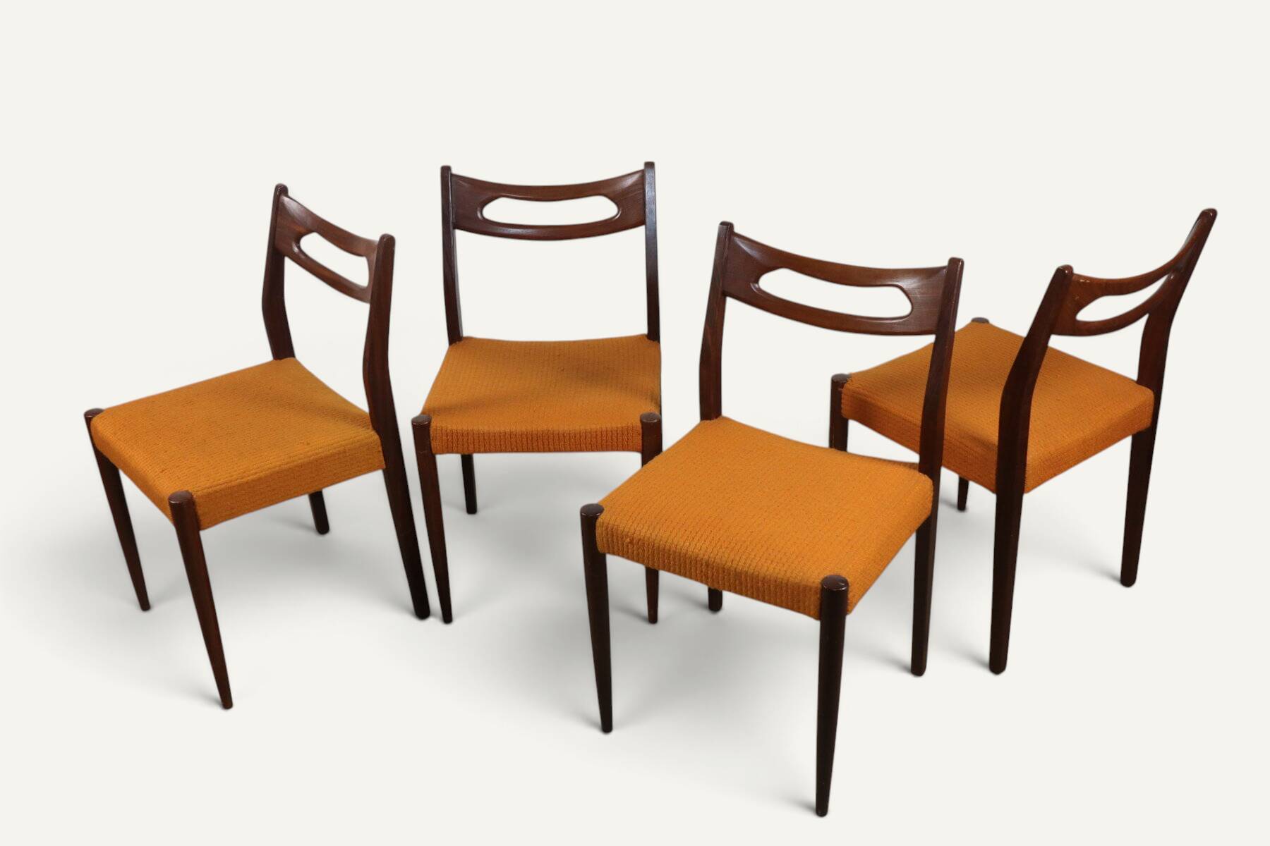 Set of 4 vintage teak and orange wool chairs – 1960s