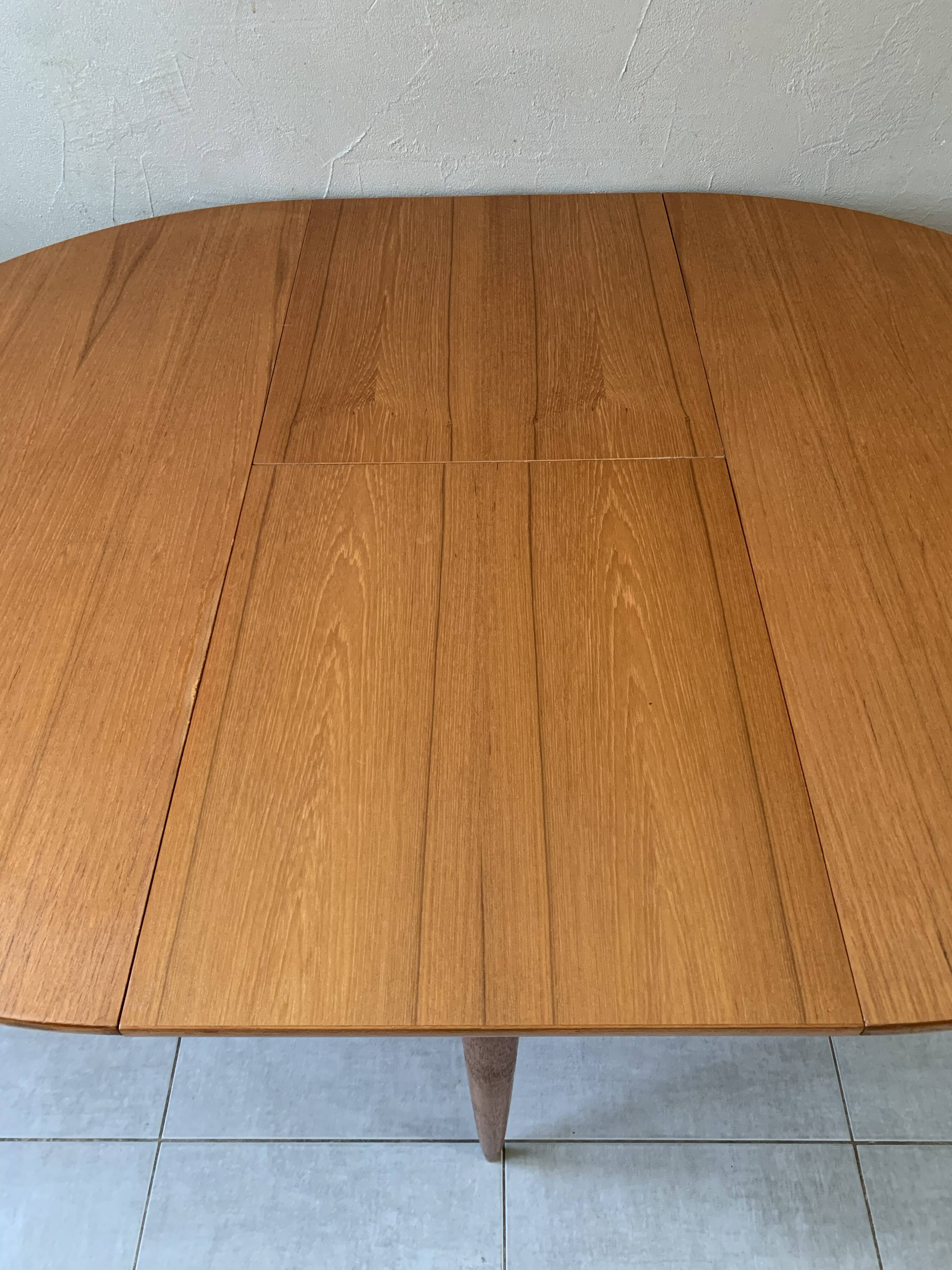 Vintage scandinavian table from the 60s extendable with butterfly extension