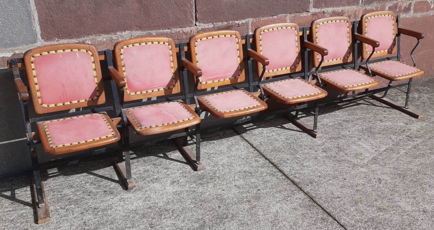6-seater cinema seat.