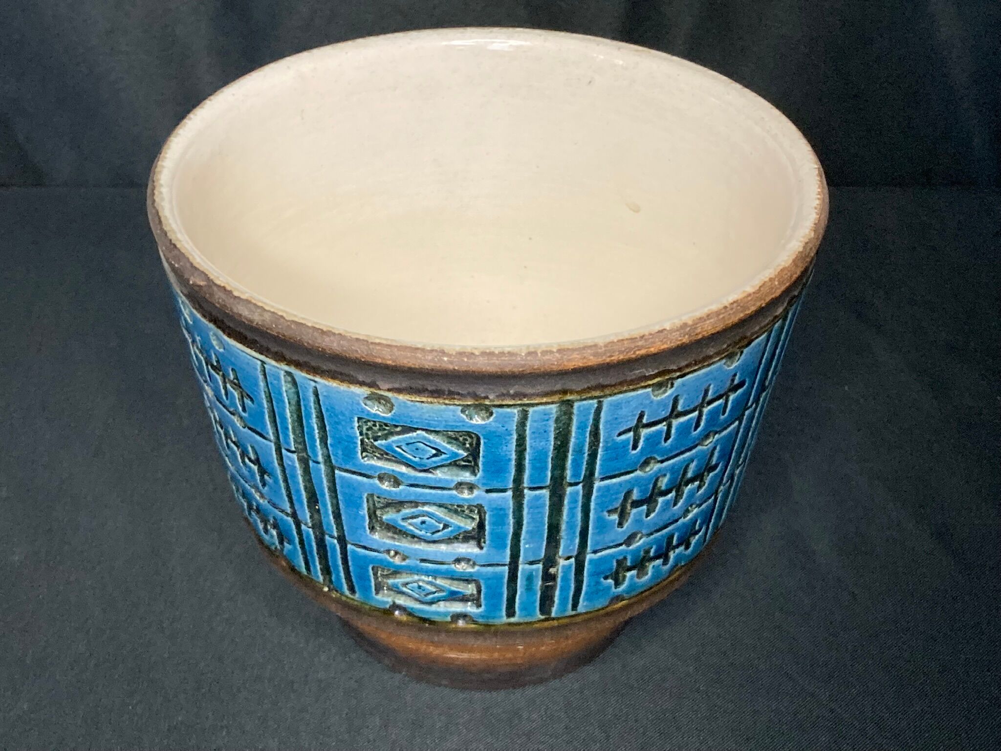 Vintage ceramic pot cache circa 1960