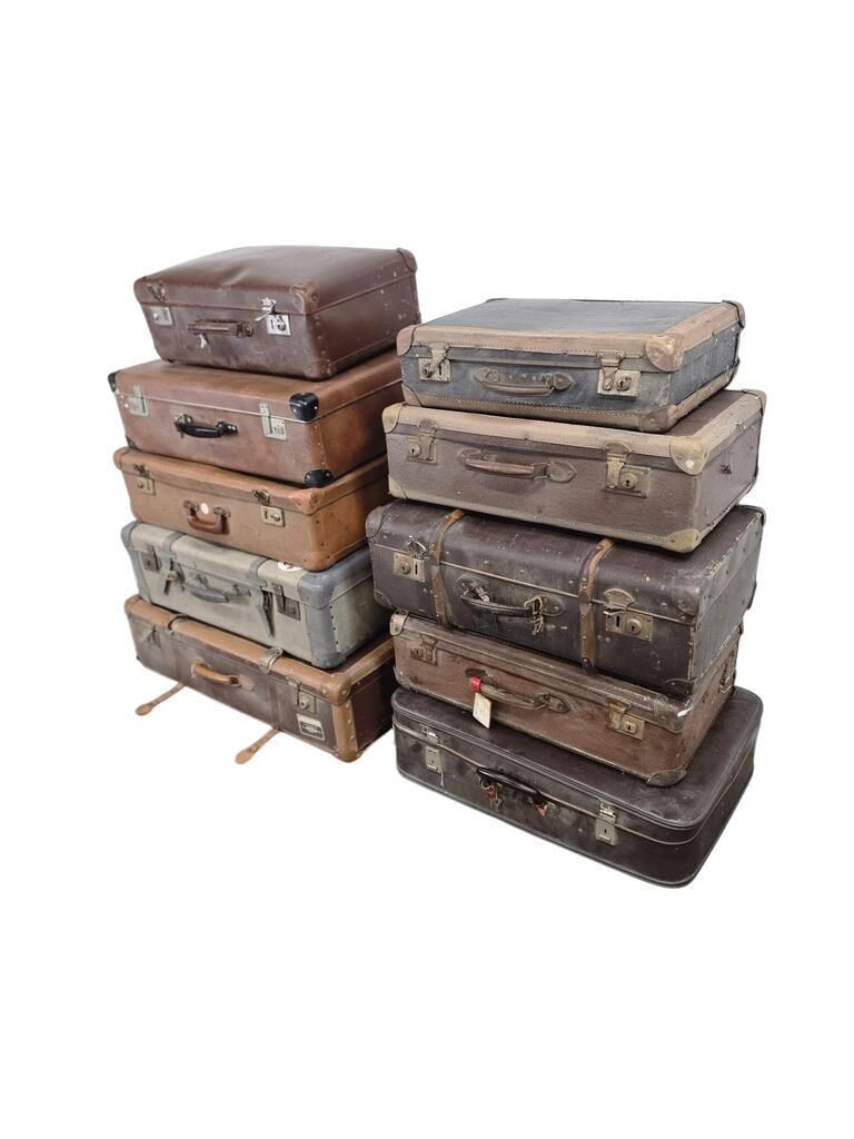 Vintage travel suitcase / trunk / chest