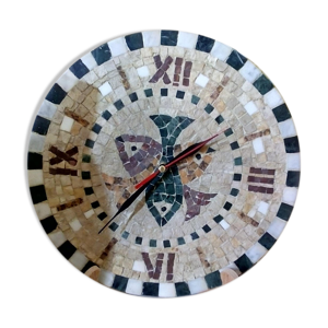 horloge murale en mosaïque