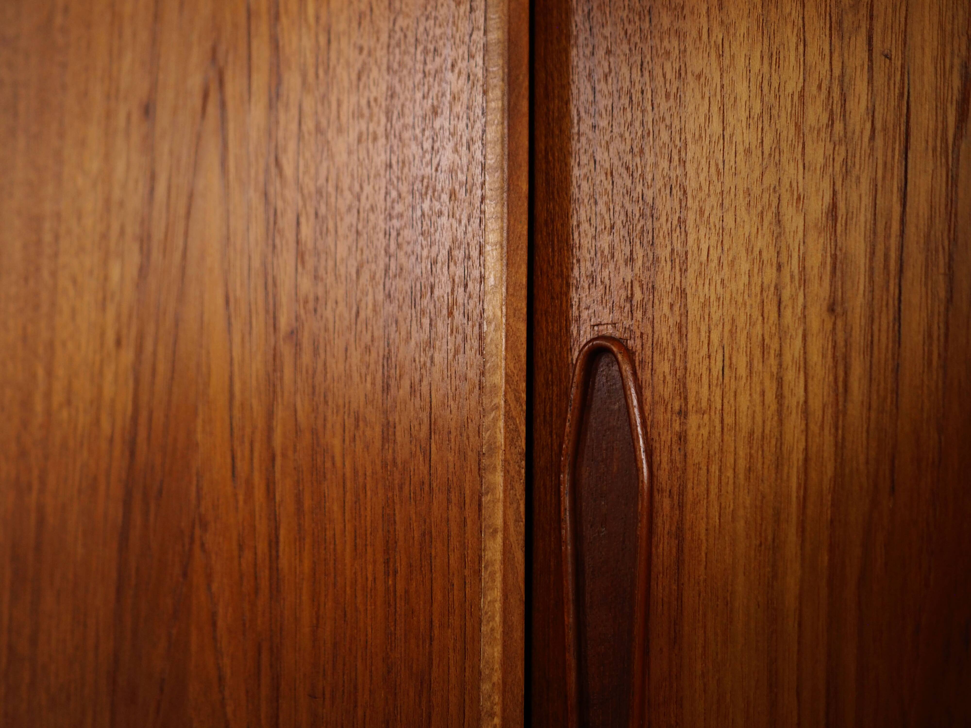 Buffet haut en teck, design danois, années 1960, production : Danemark