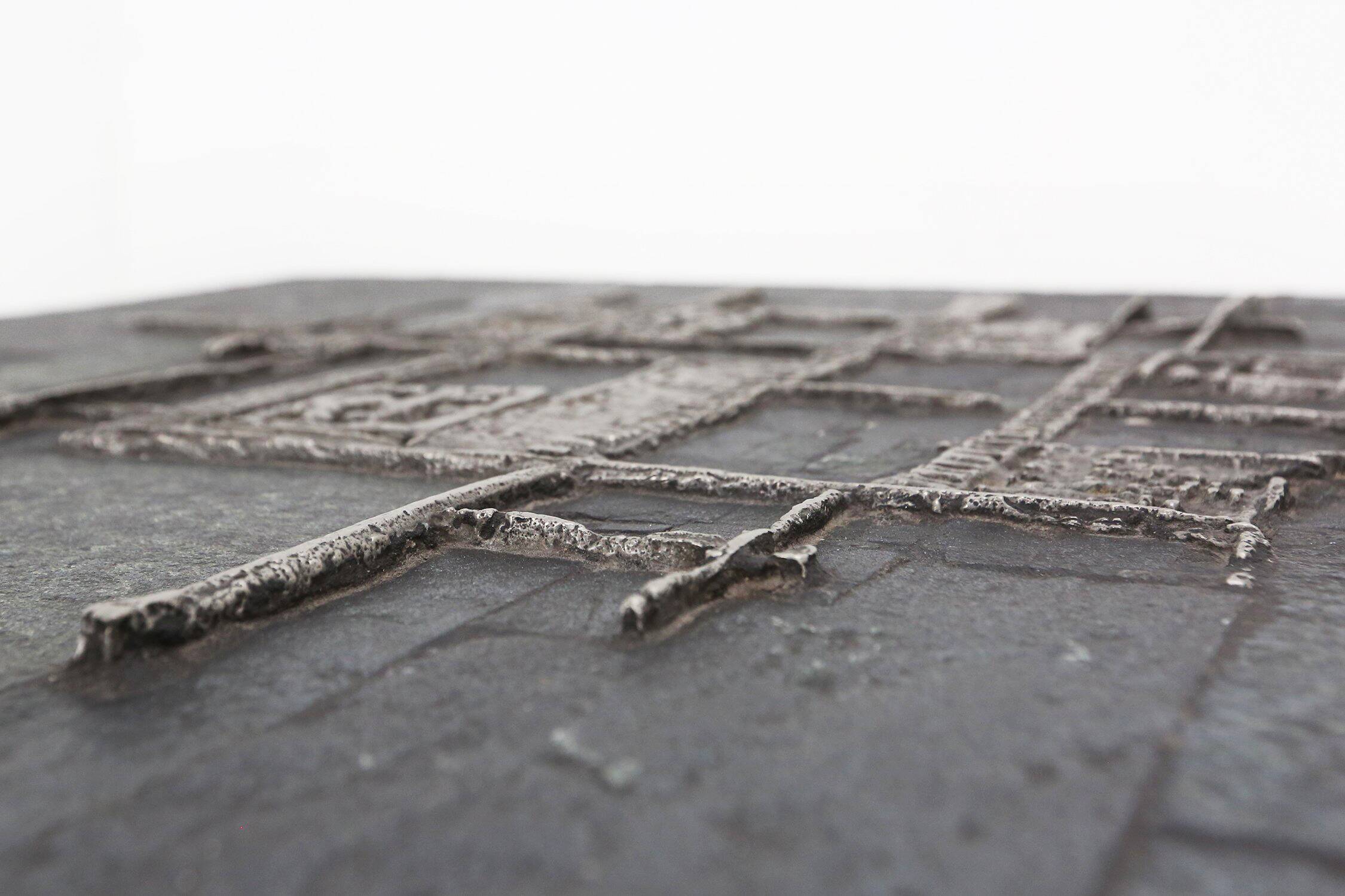 Table basse brutaliste signée à la main par Pia Manu, années 1960