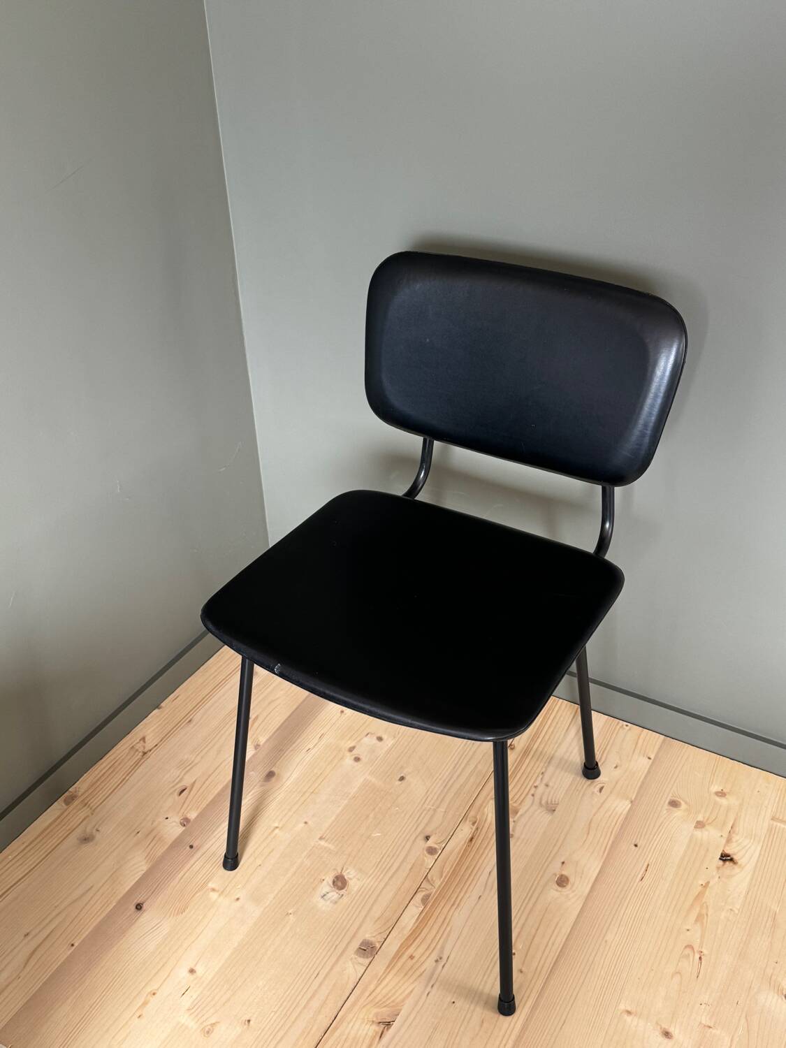 Metal chair and black faux leather, 1950s.