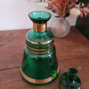 Carafe en verre vert et doré