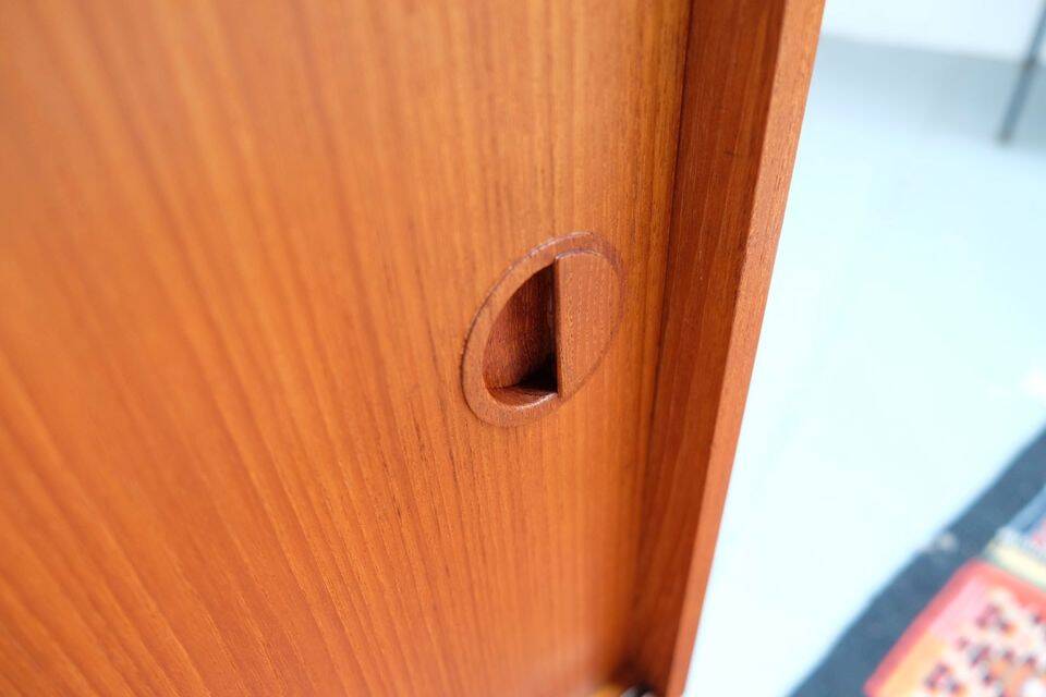 Vintage Danish teak chest of drawers from the 60s/70s, Danish retro style.