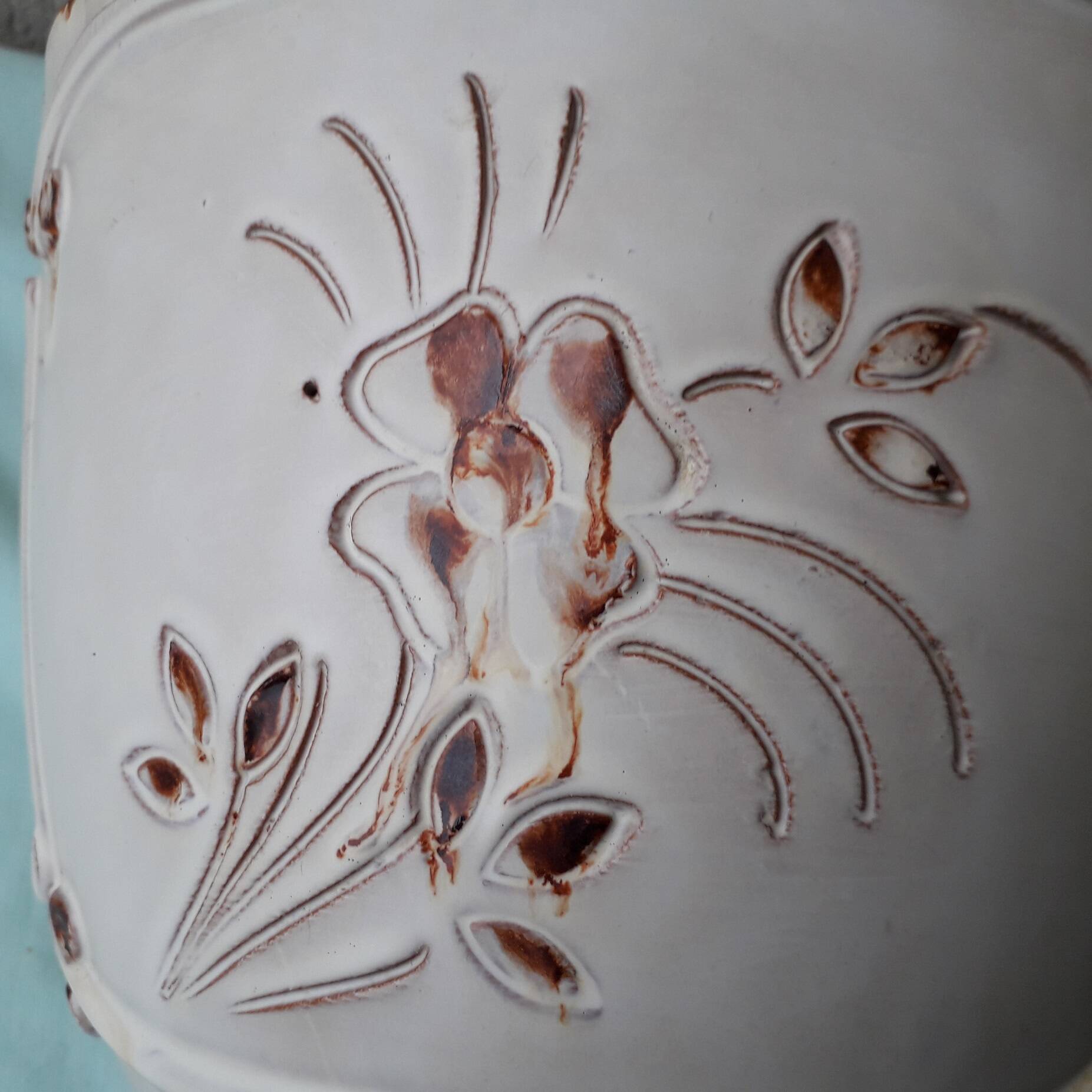 Ceramic cache-pot