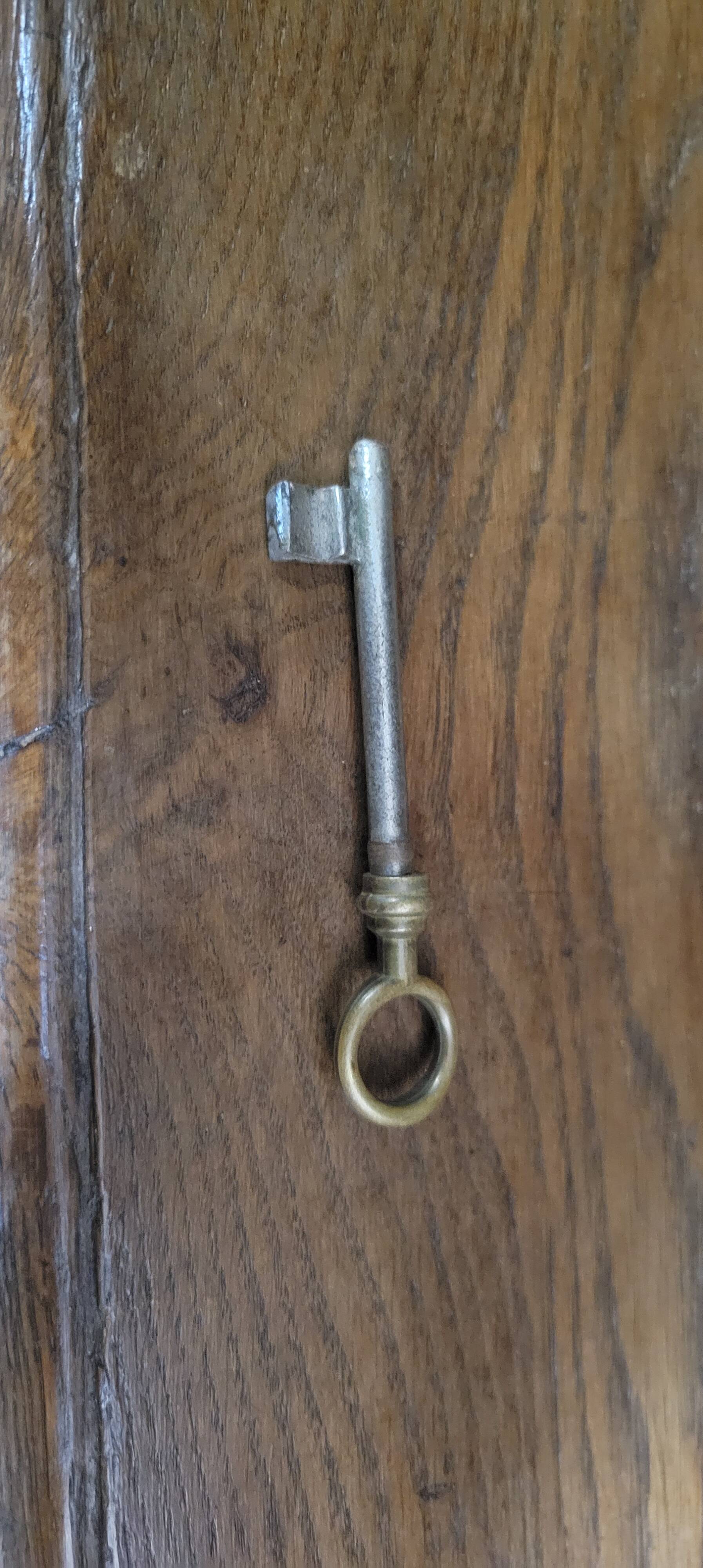 Buffet-Bibliothéque a deux-corps époque Louis XV, réalisé en chêne massif