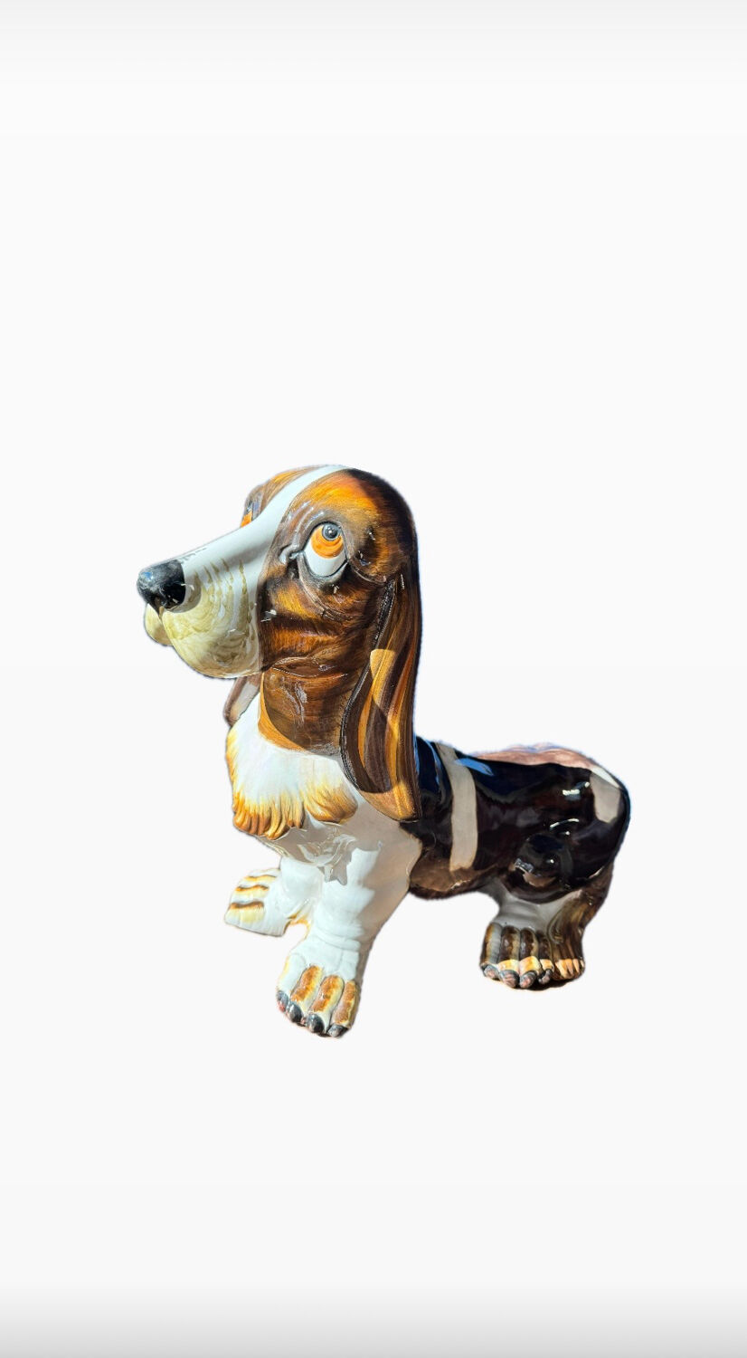 Grand Basset Hound in majolica ceramic. Italy, 1970s.