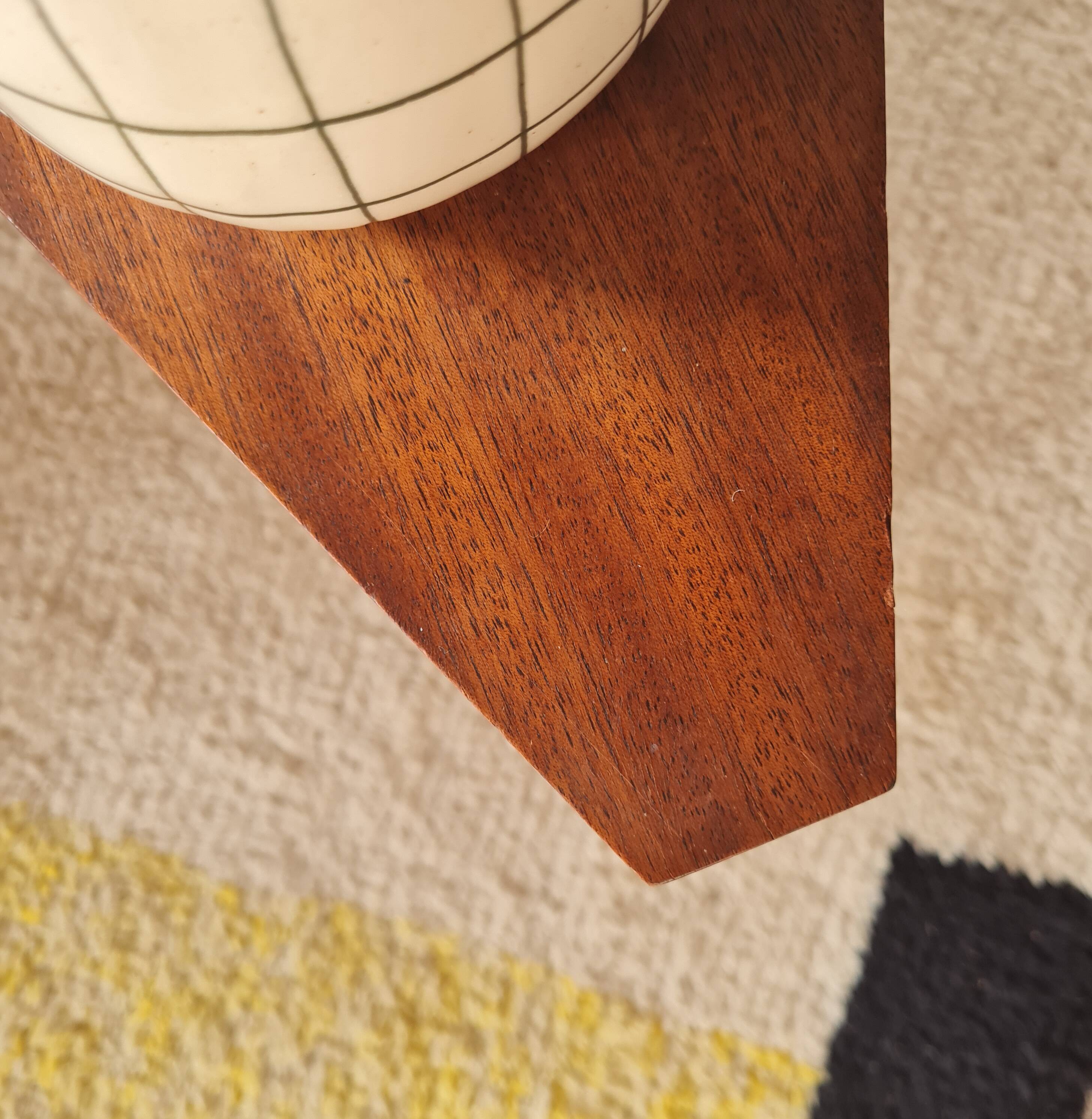 Petite table basse / Bout de canapé géométrique années 50-60