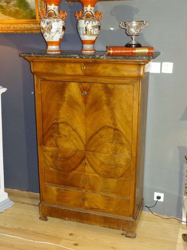 Secretary Louis Philippe in walnut and walnut plating 98 x 143 cm