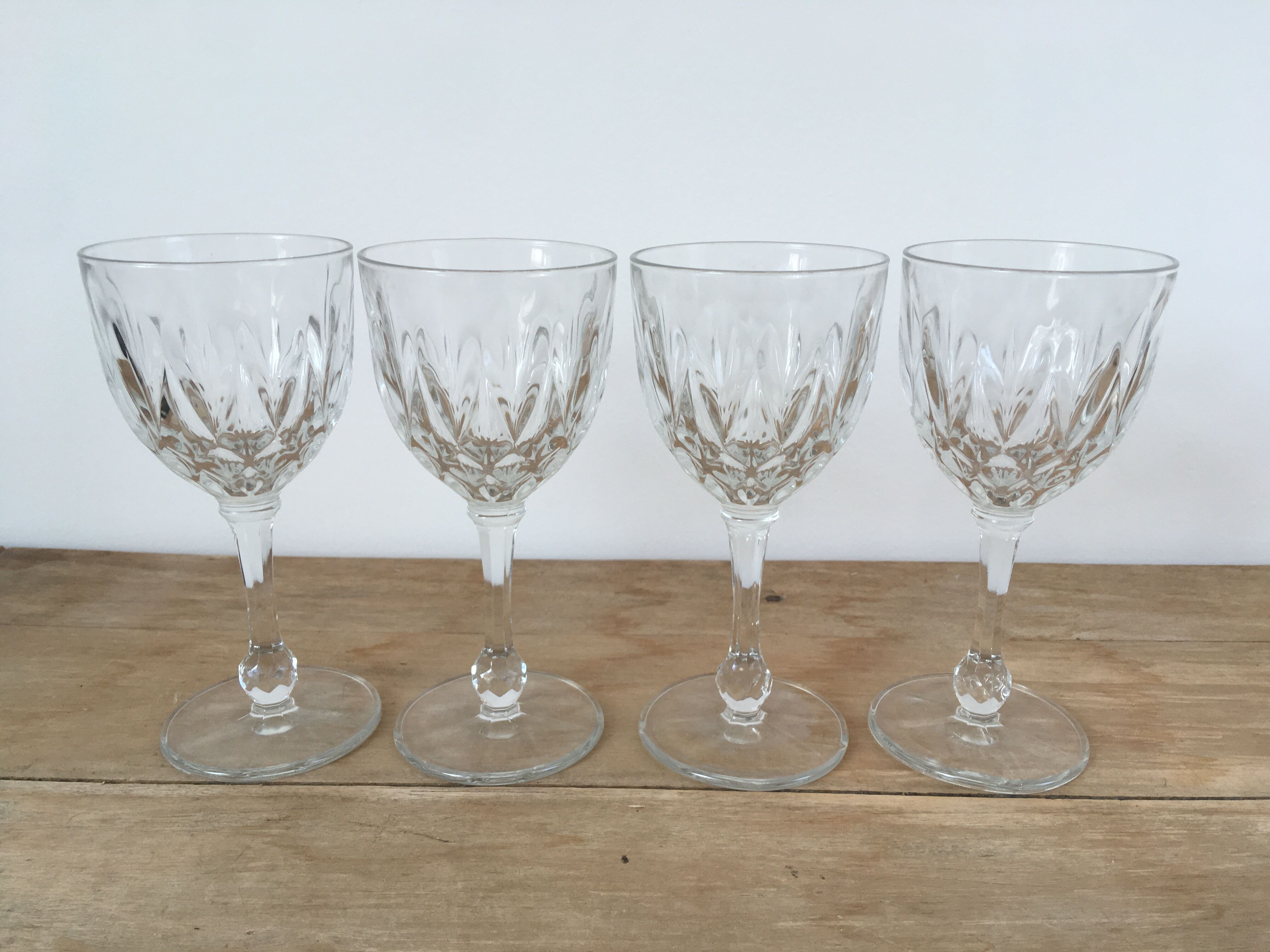 4 "diamond" foot glasses