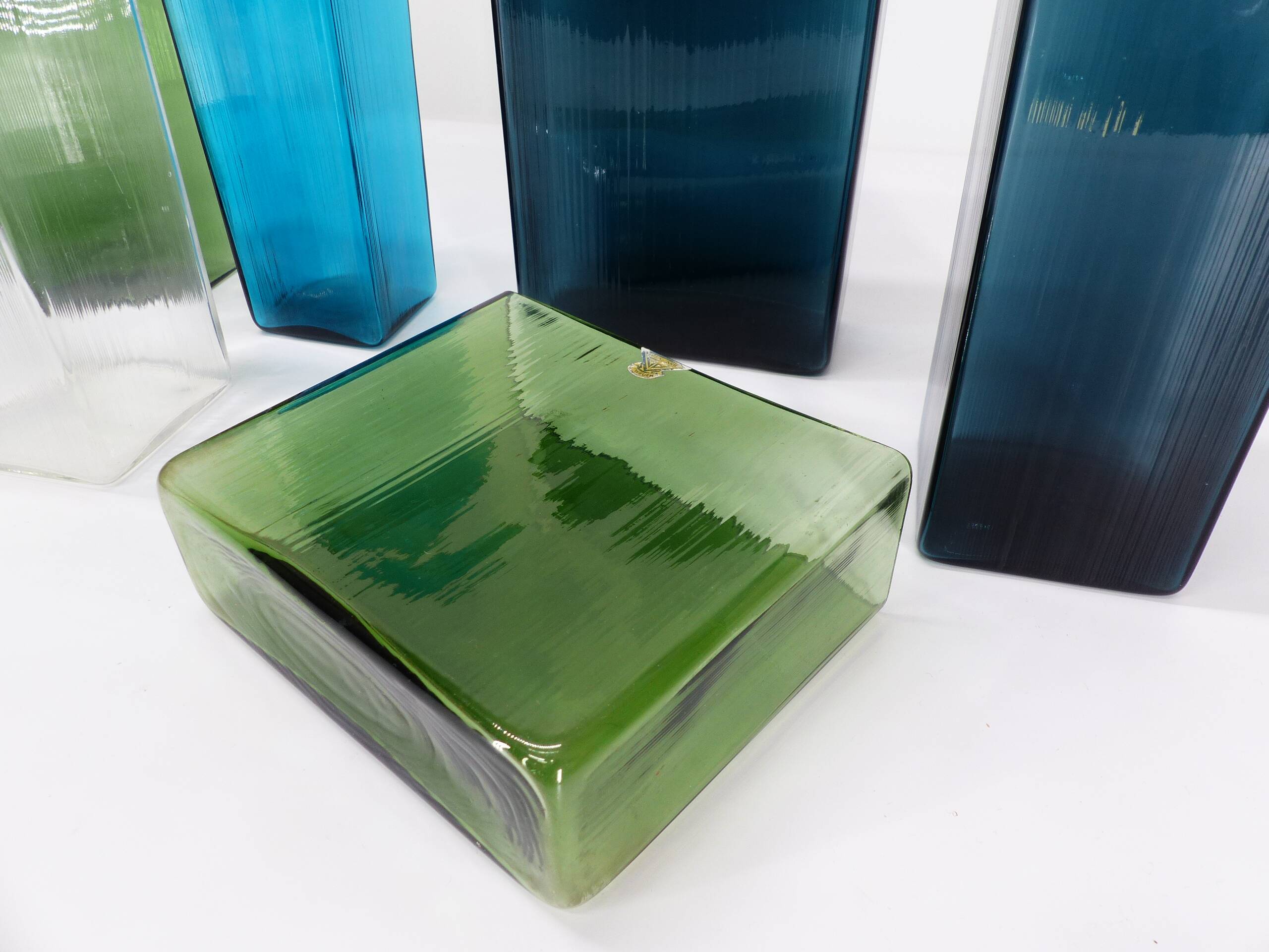 Set of 8 ISI vases in colored glass Lennart Andersson Gullaskruf, 1960