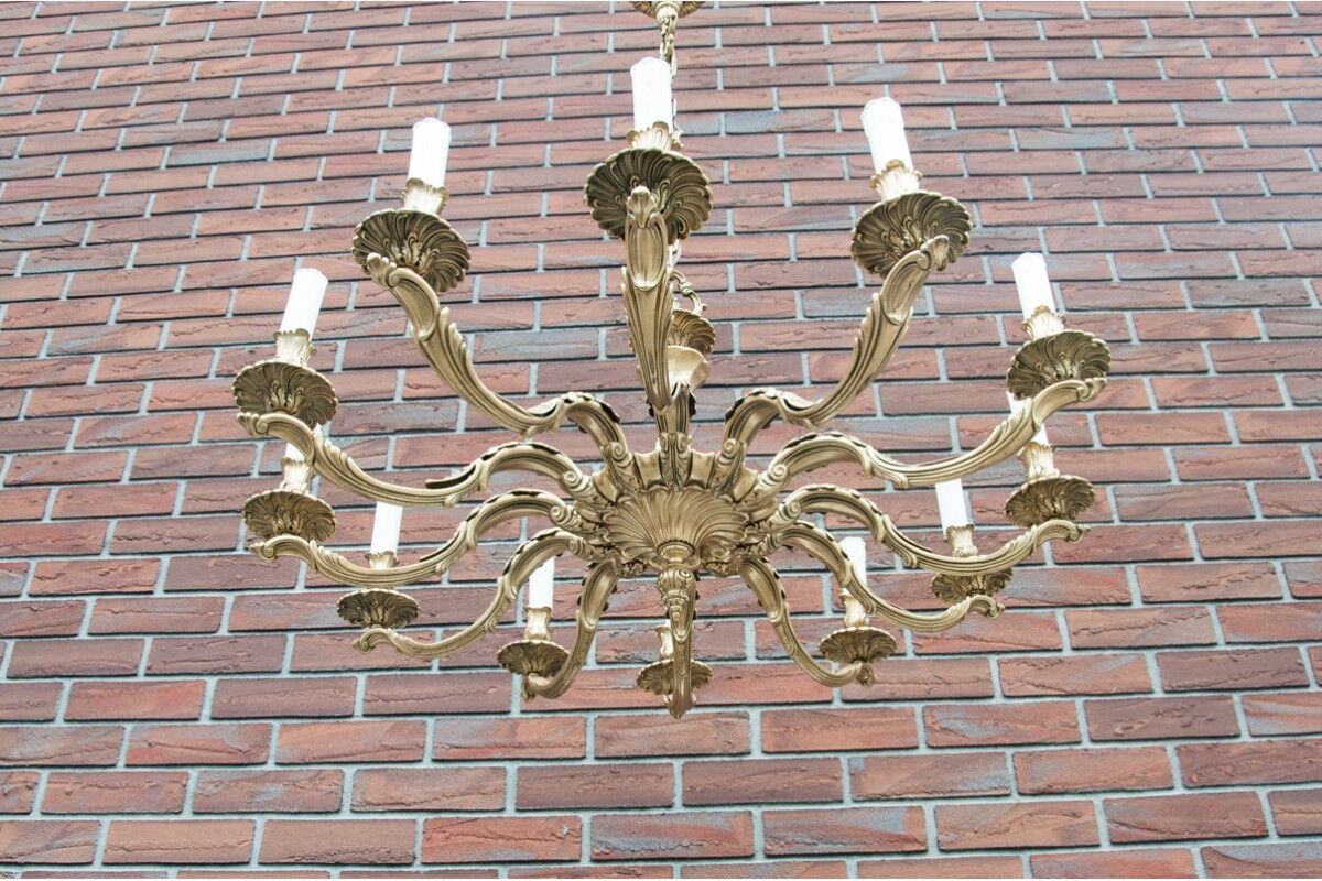 Lustre en laiton, Europe occidentale, milieu du 20ème siècle.