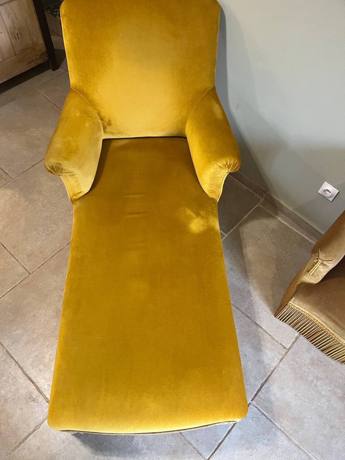 Golden velvet daybed