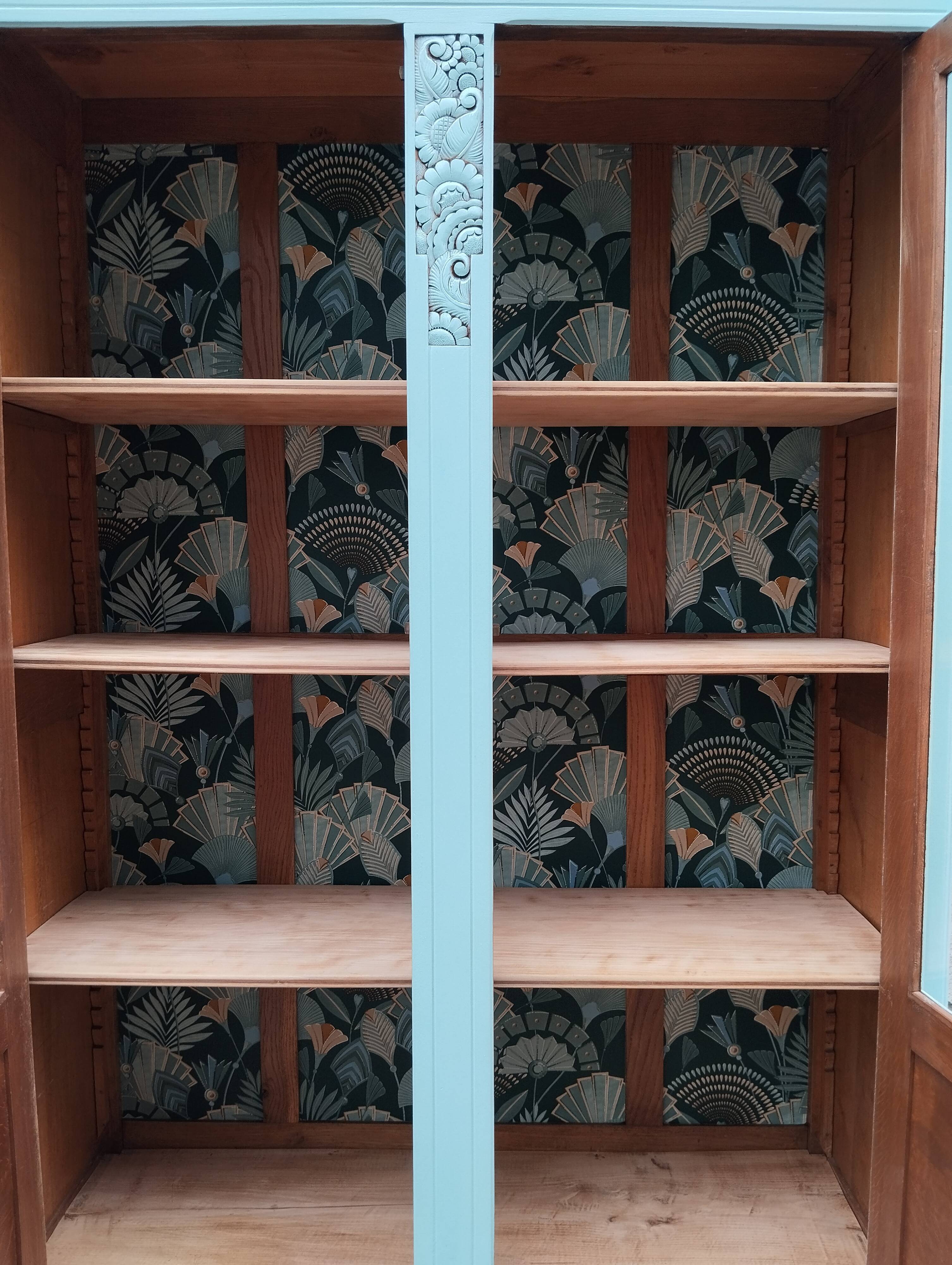 Parisian showcase cabinet year 30