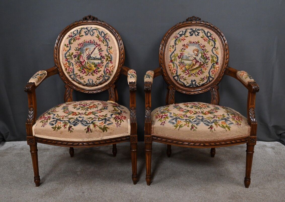 Paire de fauteuils en hêtre, style Louis XVI – début XXe
