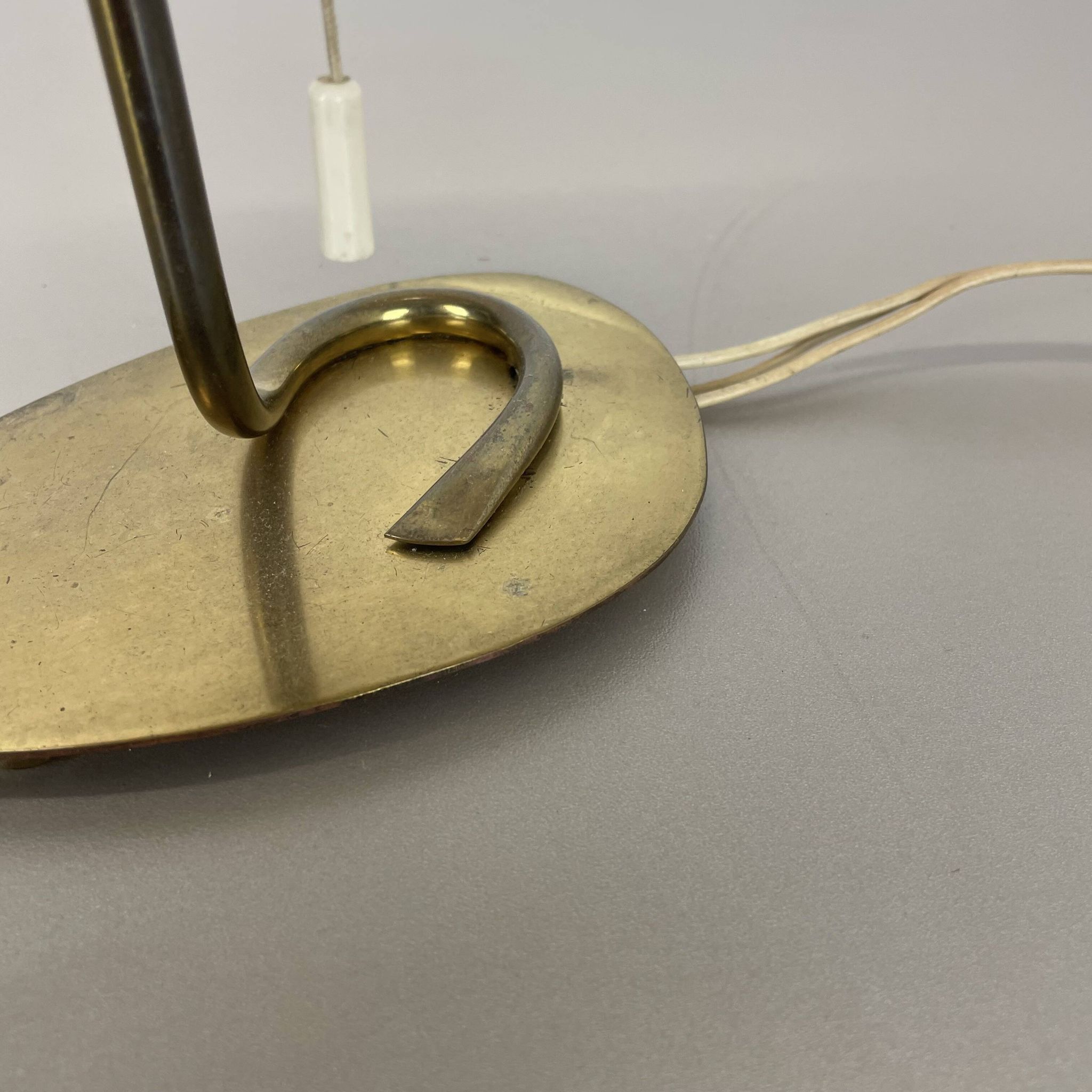 Lampe de table de 32 cm en laiton et tissu de style Kalmar, Autriche, années 1960