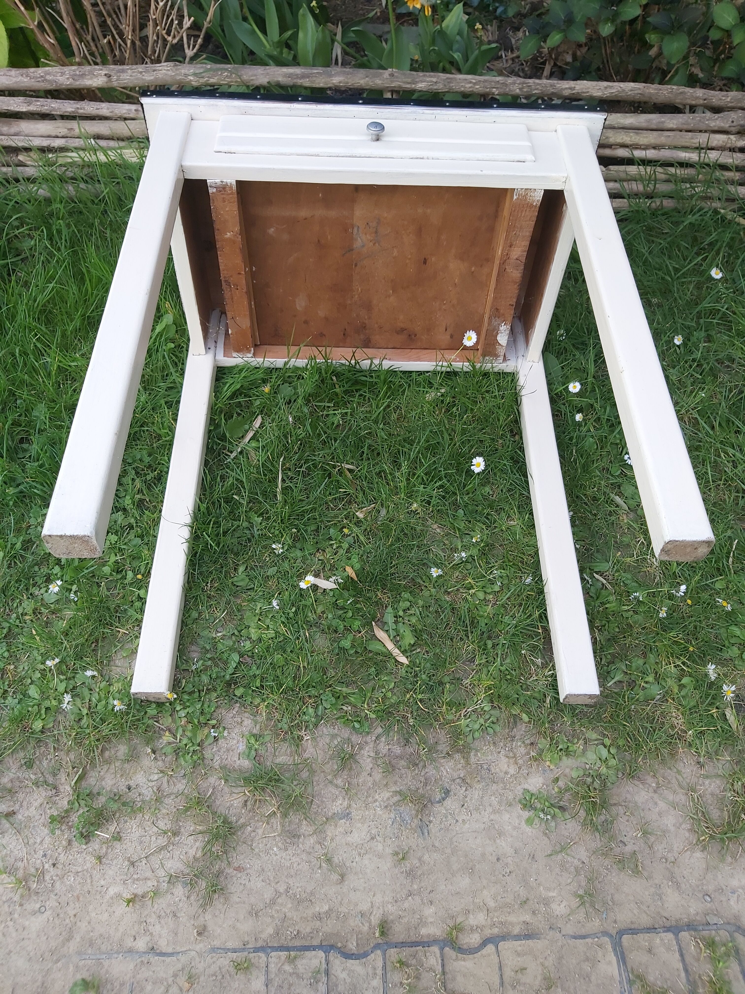 Desk table