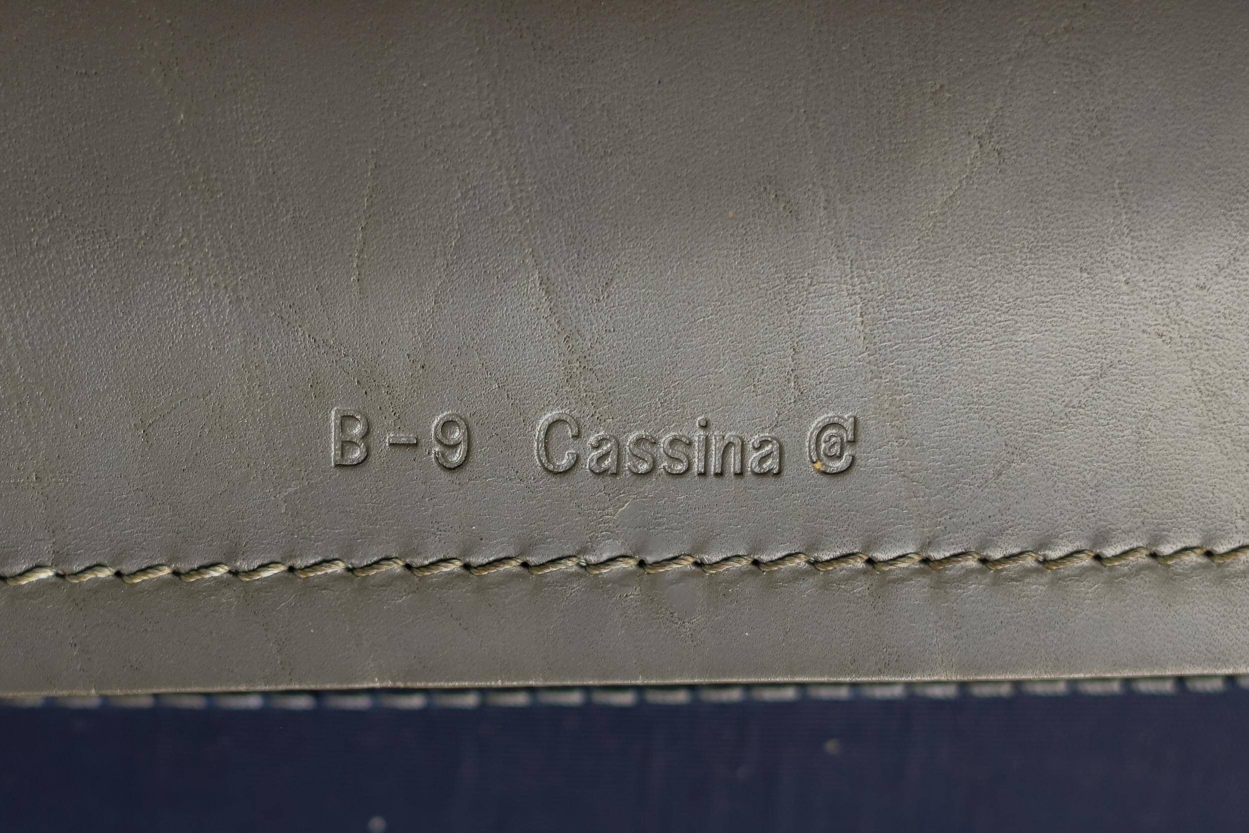 Pair of Cassina Cab 414 sun loungers in grey elephant skin by Mario Bellini.