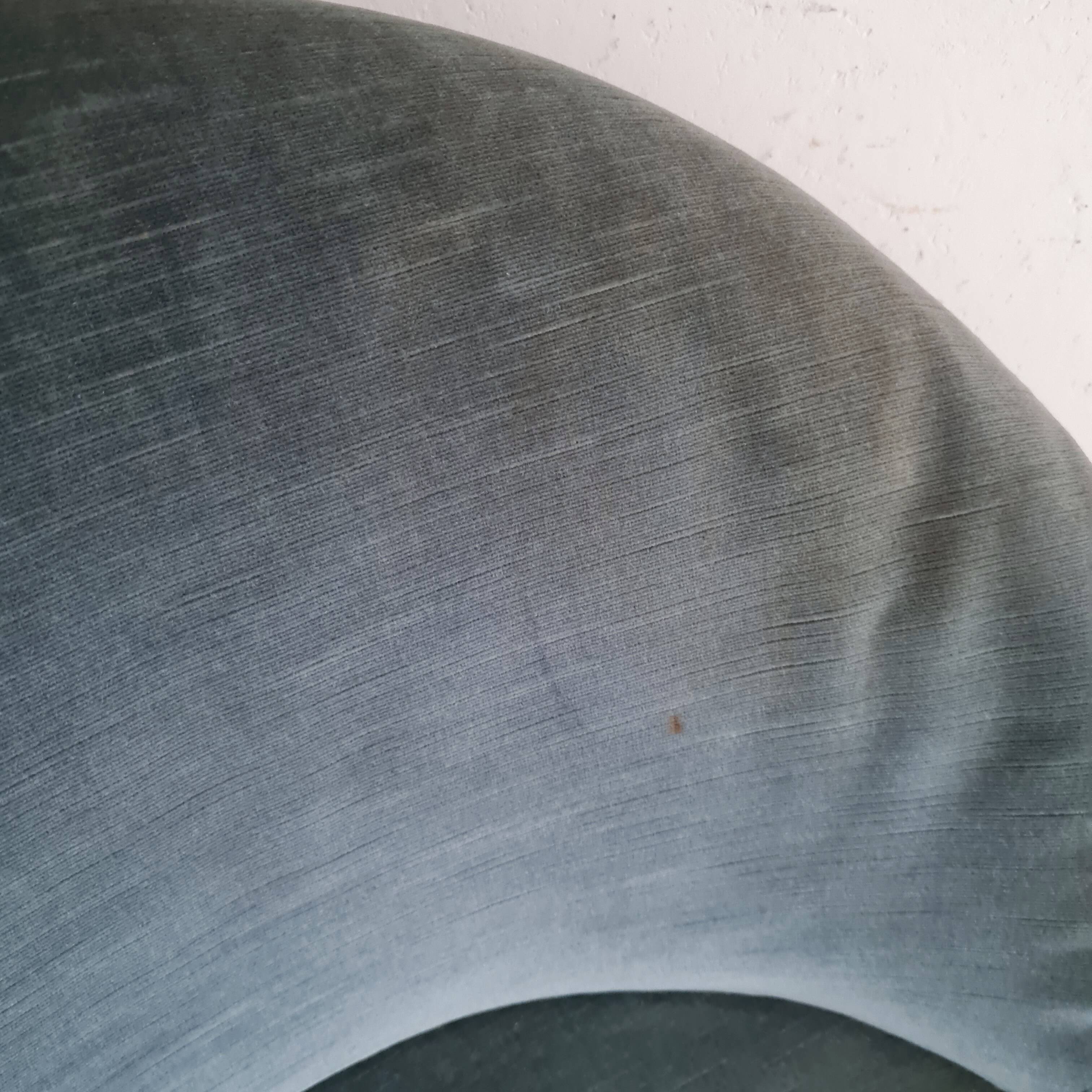 Blue velvet toad armchair with fringes