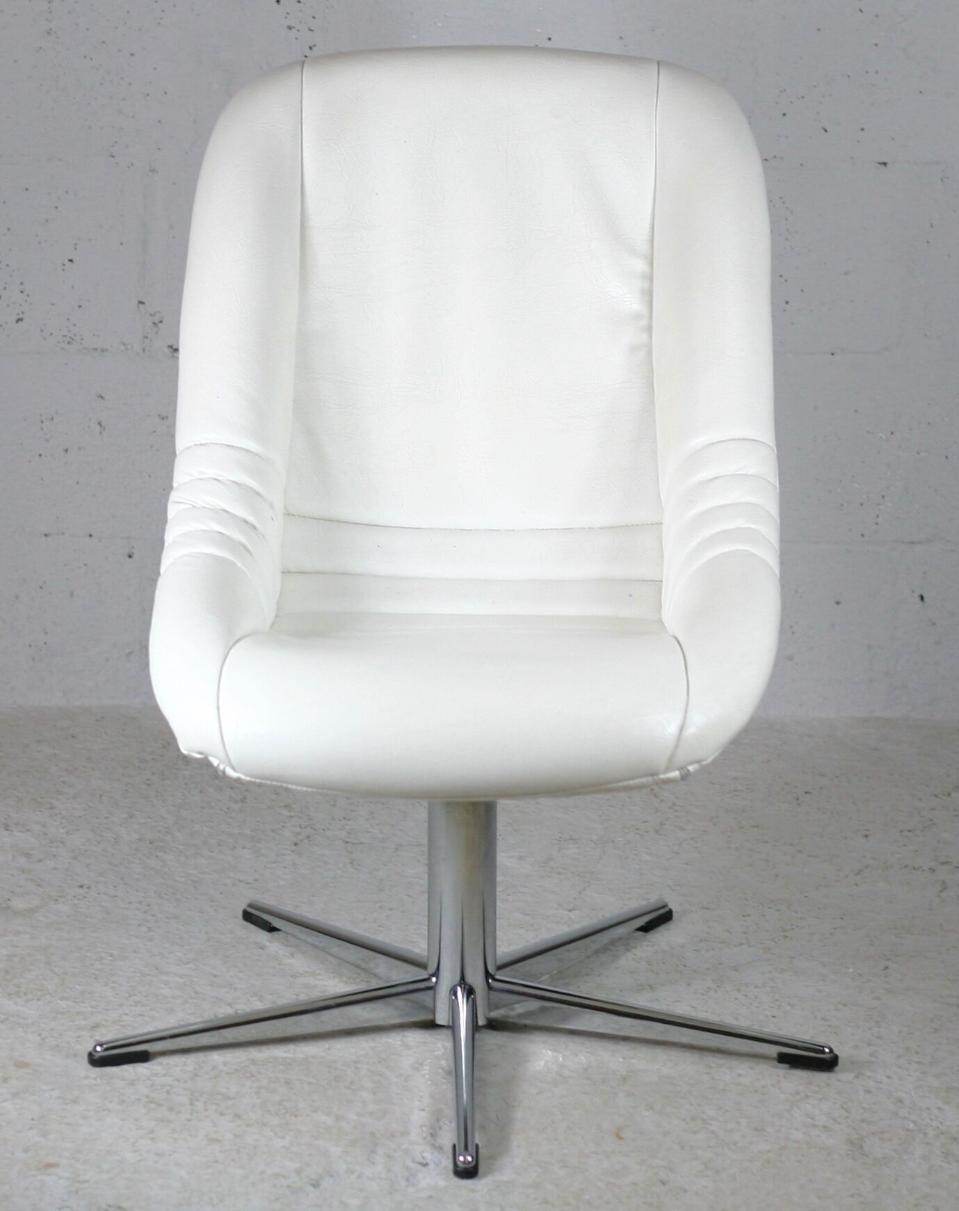 Armchair "Space Age", steel, fiberglass and imitation leather, France, circa 1970