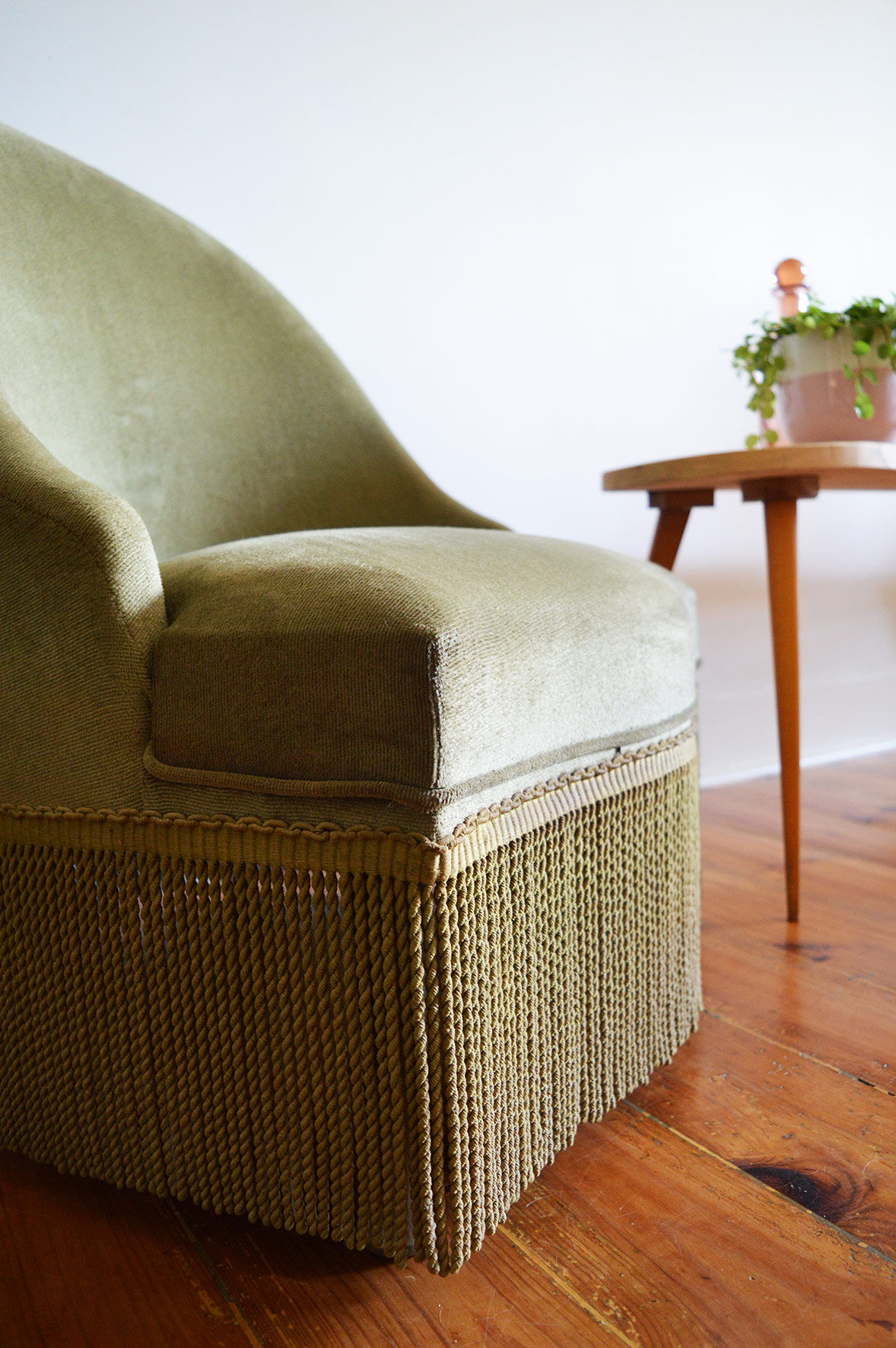 Toad velvet olive chair