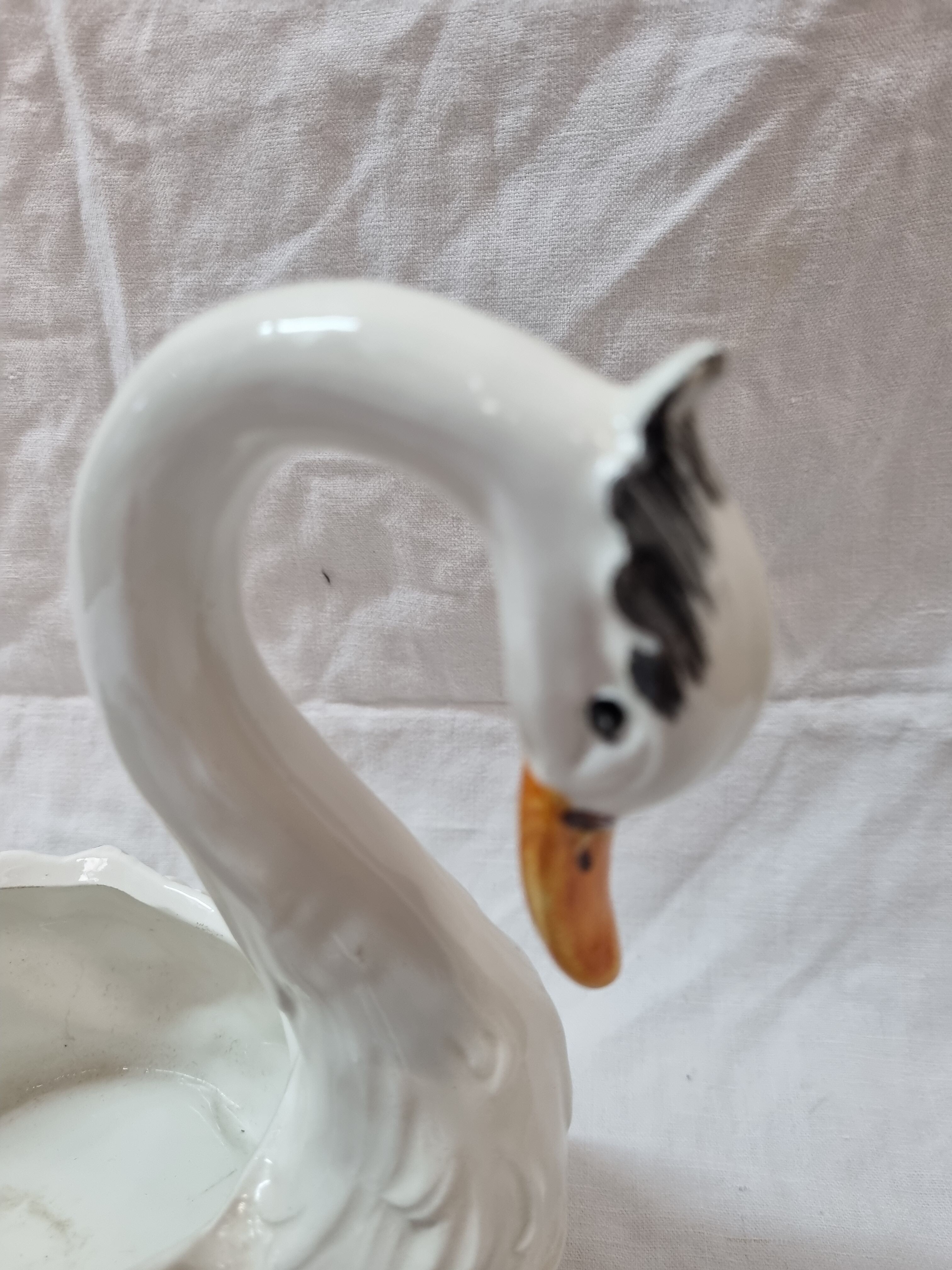 Empty swan ceramic pocket from 1970