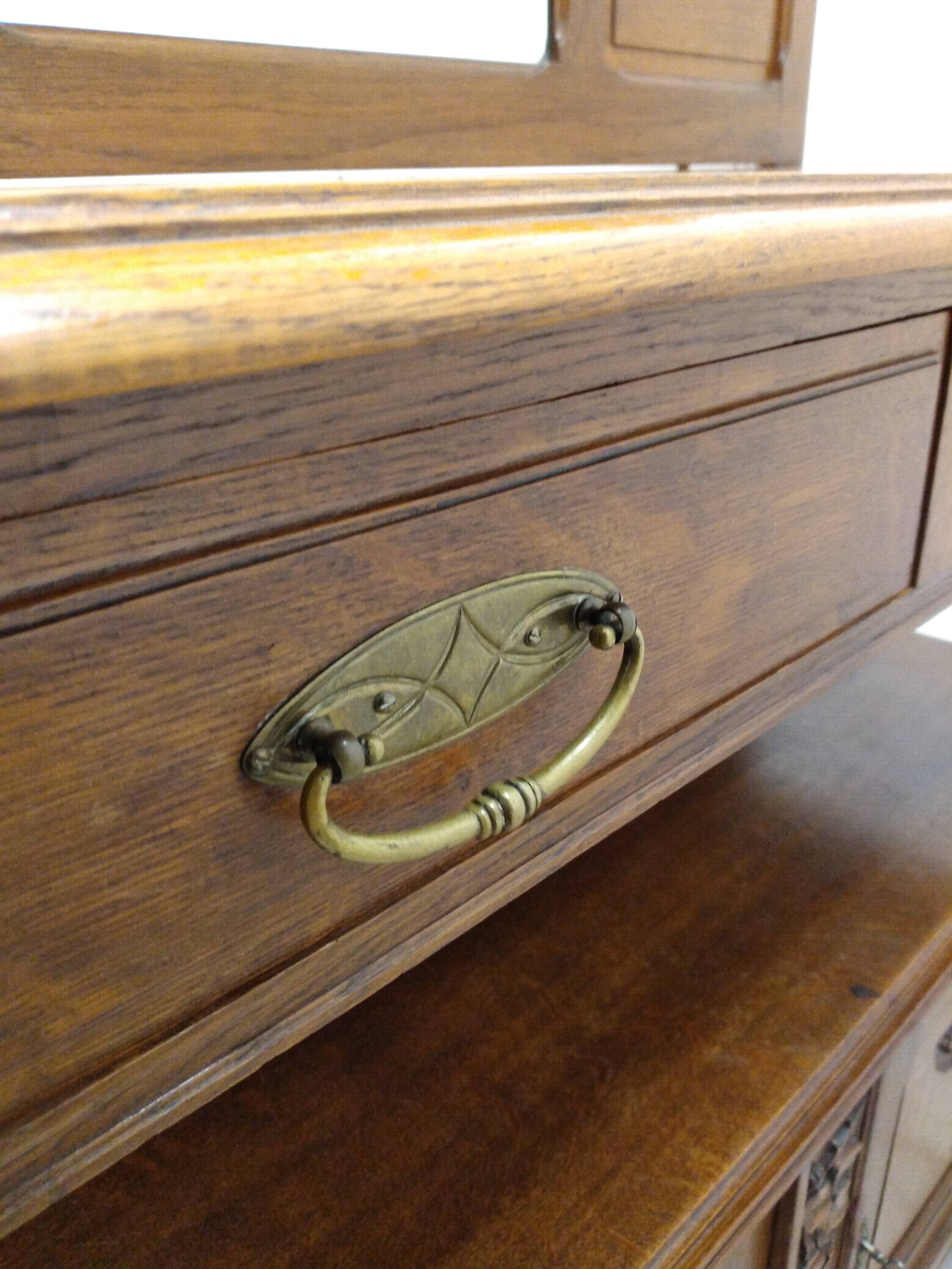 Atypical art deco buffet