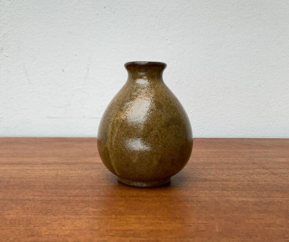 Mid-century German minimalist studio pottery vase by Gudrun Friedrich, Rügen.