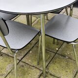 Round formica table with 4 formica chairs