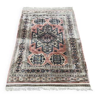 Handmade Pakistani wool rug