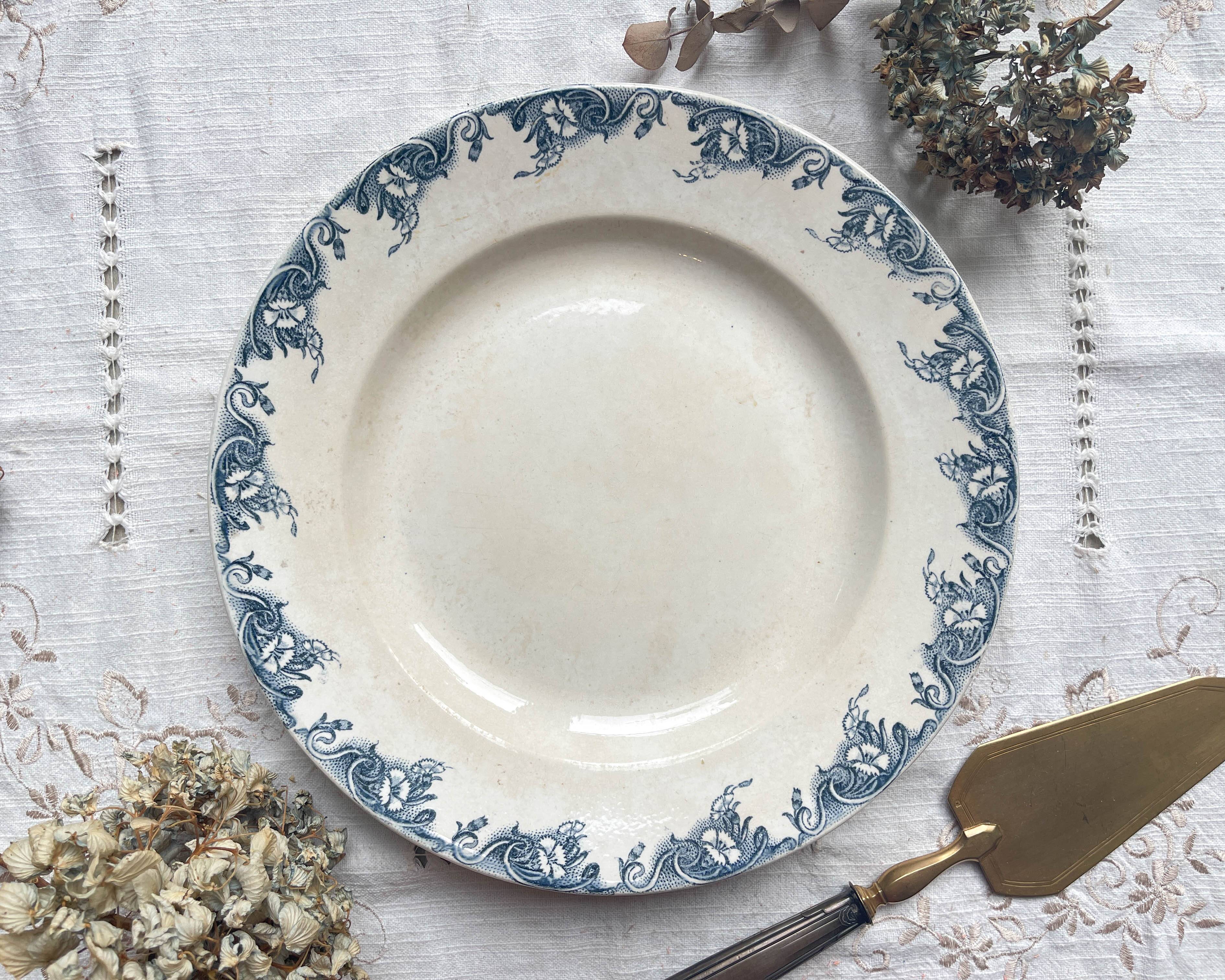 Vintage round dish Terre de fer Aux Lions de Paris model "Perselle" Made in France