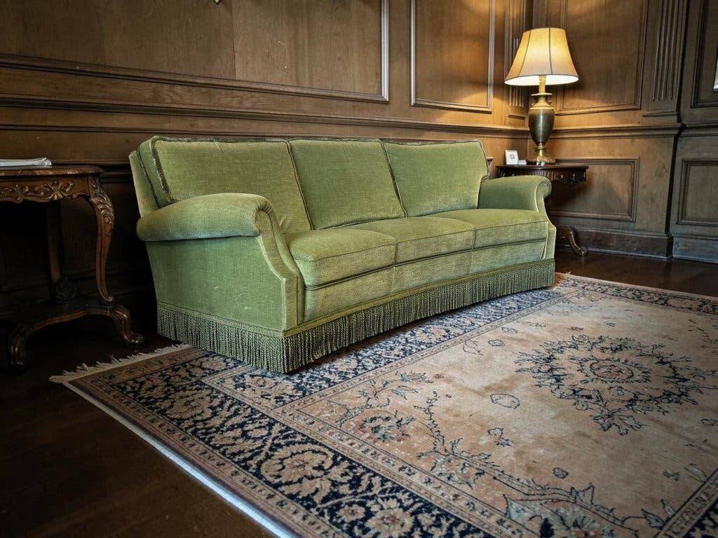 Canapé/fauteuil trois places vintage vert olive à franges