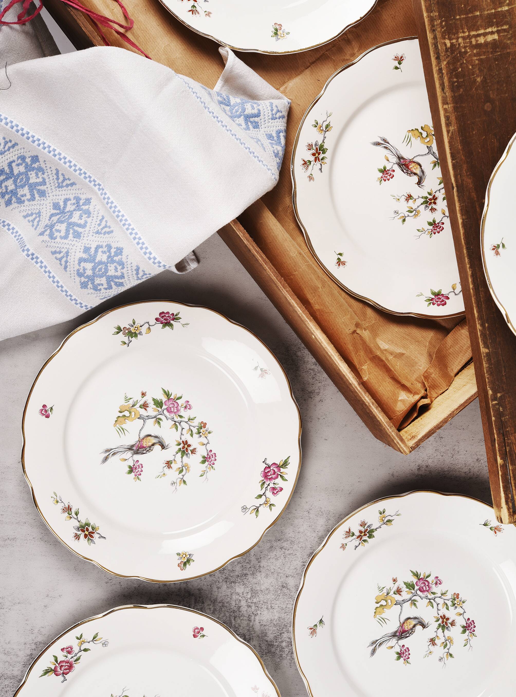 Set of 6 flat plates, Condé de Digoin Sarreguemines model.