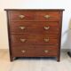 19th-century English commode in mahogany, with an antique patina and classic elegance.