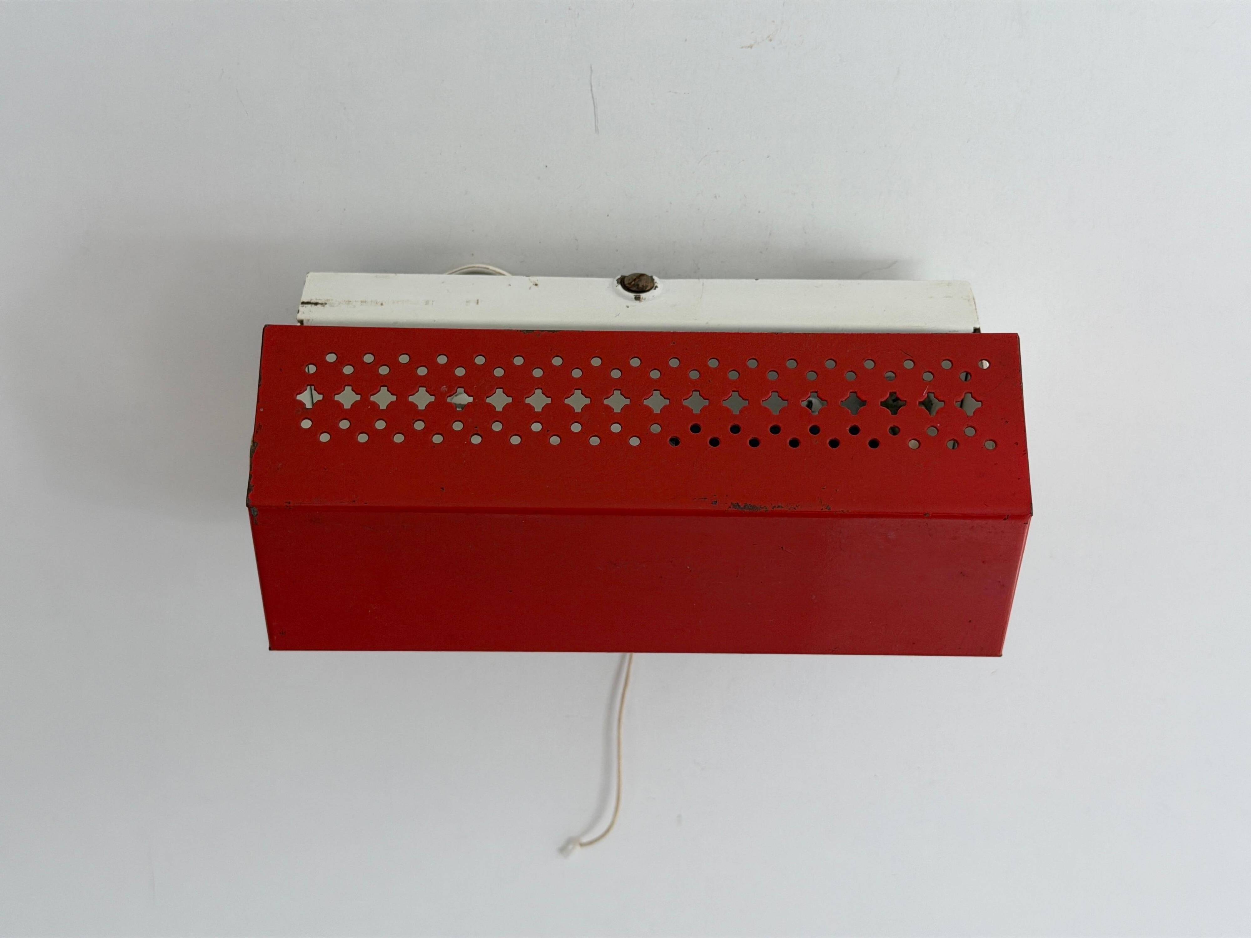 Applique en métal rouge du milieu du siècle par N Leuchten, 1960, Allemagne