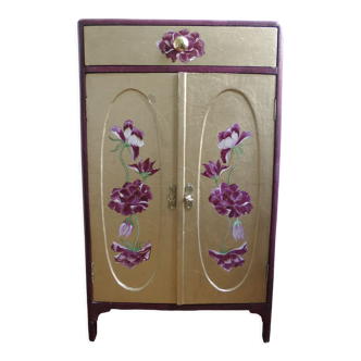 Armoire sur pied