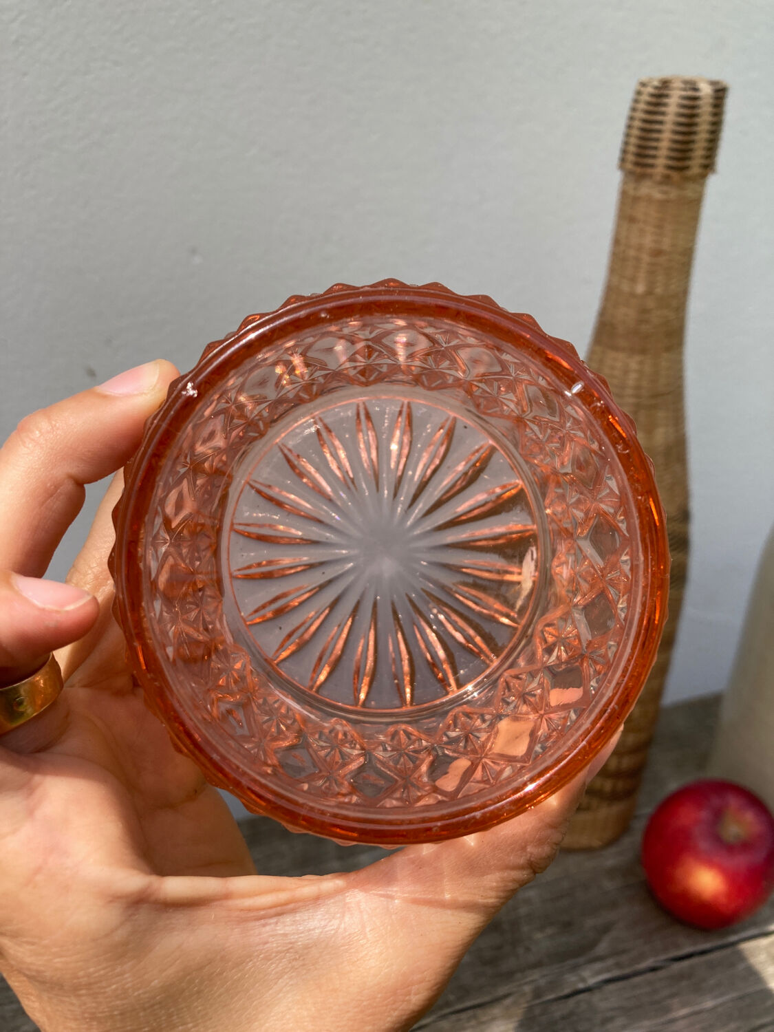 Powder box for Art Deco jewelry in pink crystal