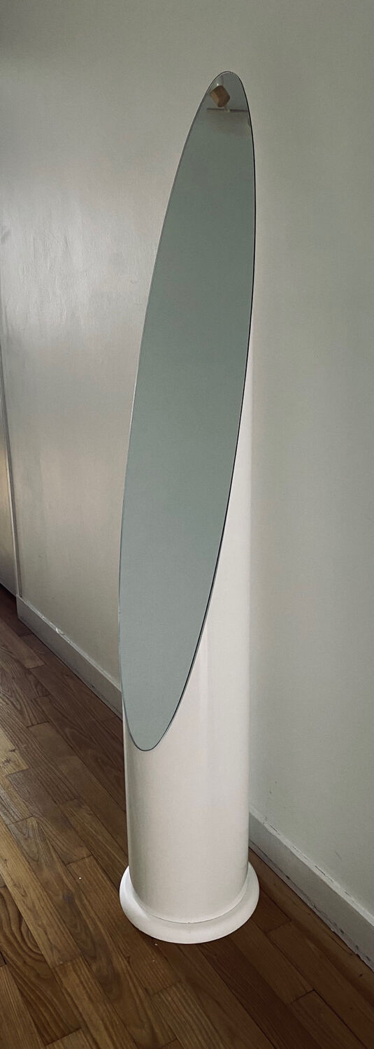 White lipstick mirror