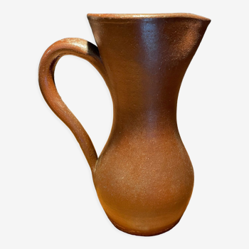 Brown sandstone pitcher