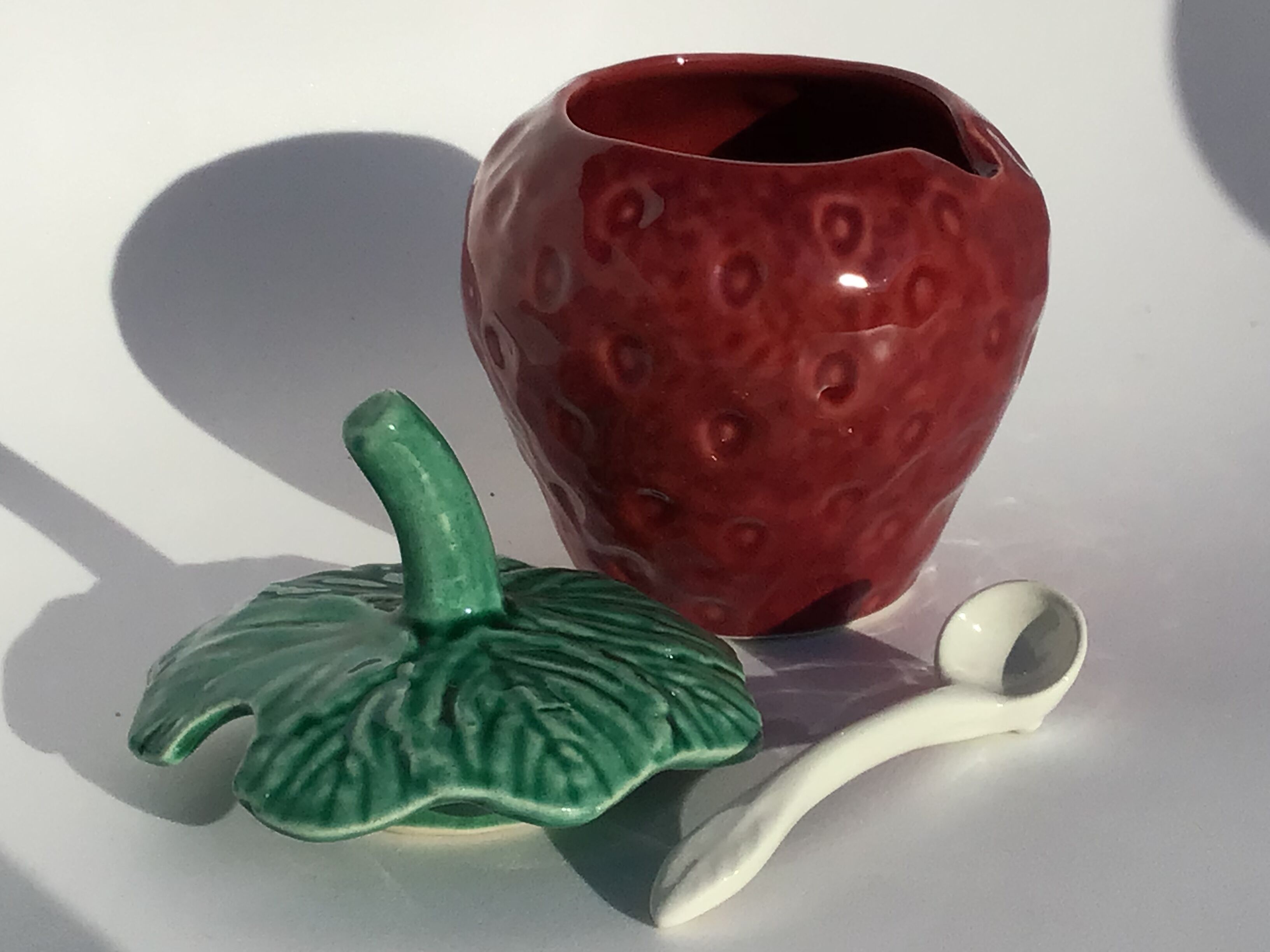 Slurry strawberry jam jar