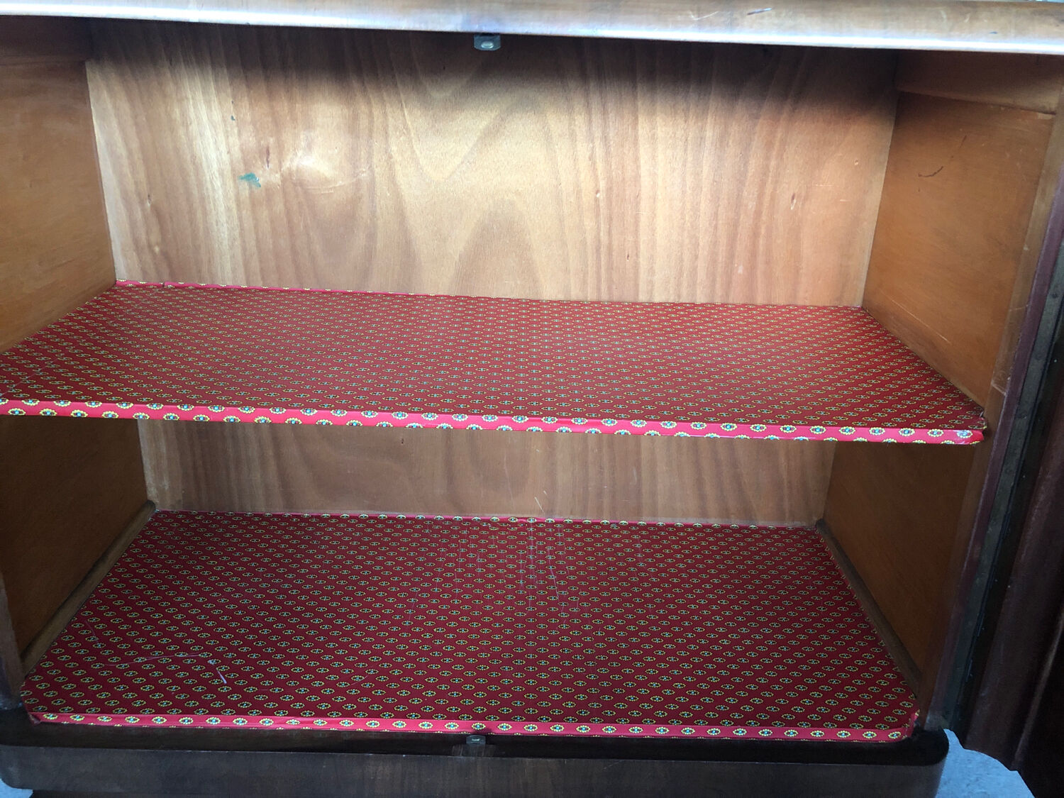 Art deco wooden chest of drawers from the 1940s