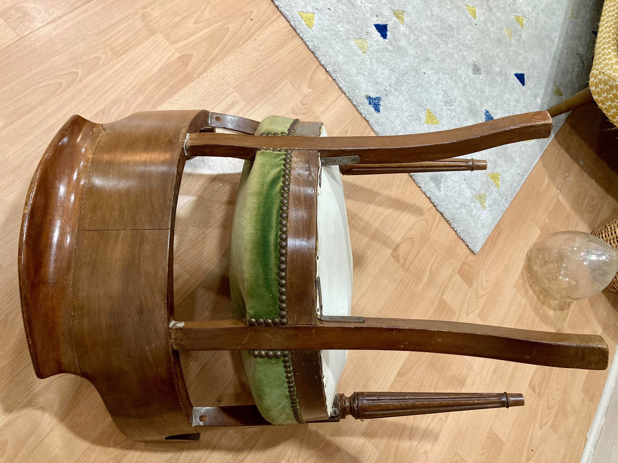 Velvet seated convertible-style chair